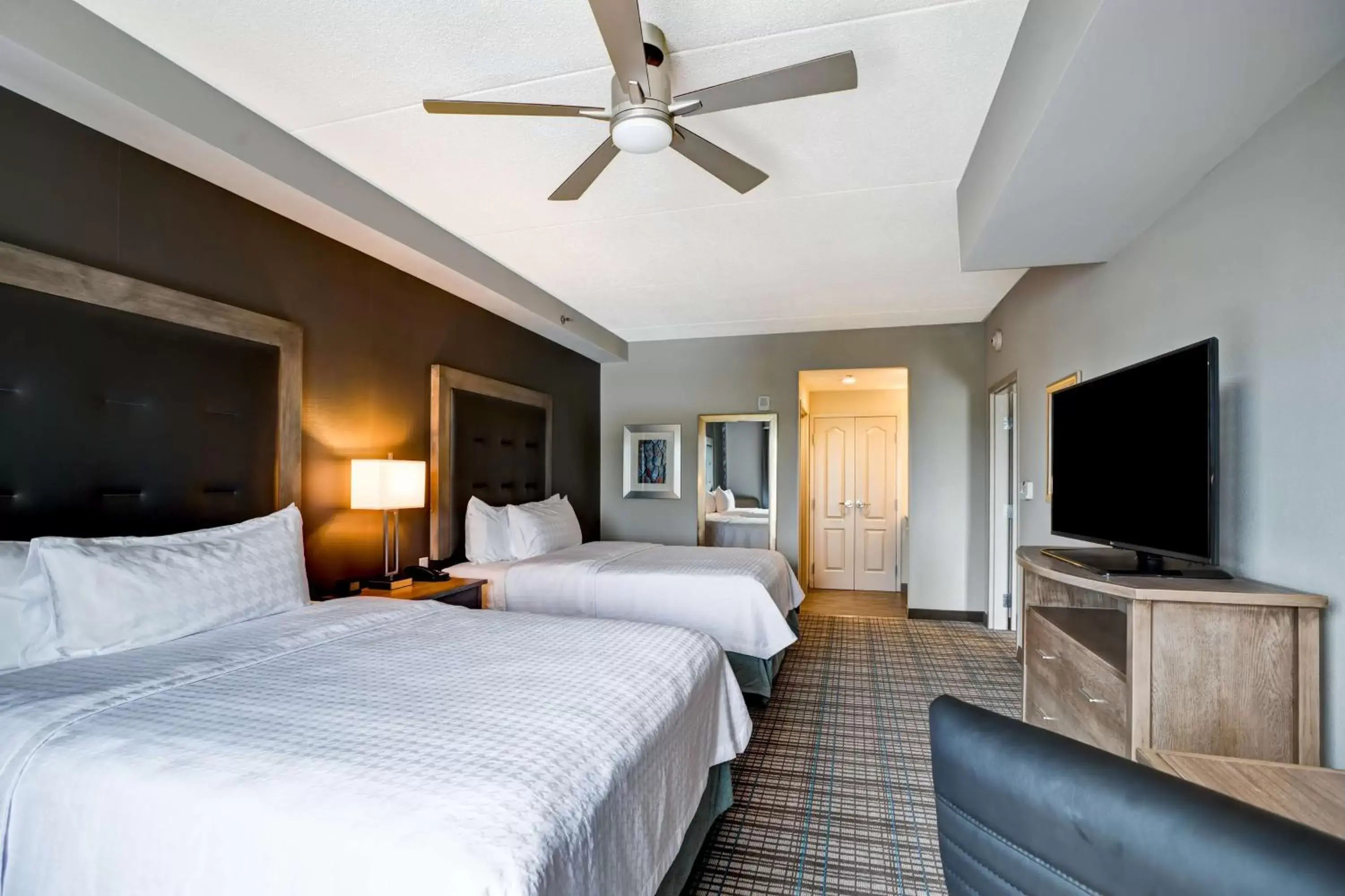 Bed, TV/Entertainment Center in Homewood Suites by Hilton Nashville Franklin