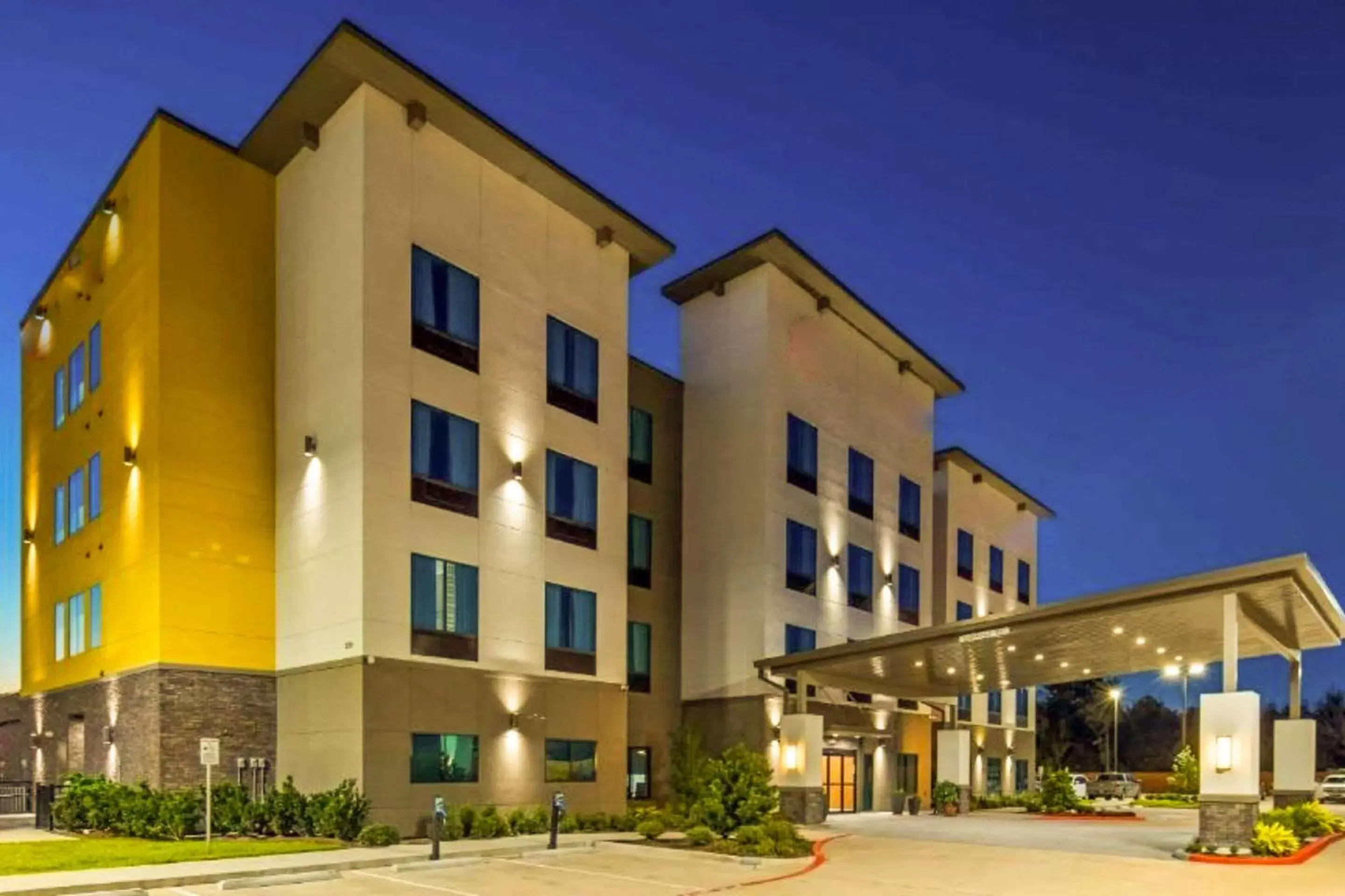Property Building in Comfort Inn & Suites Houston I-45 North - IAH
