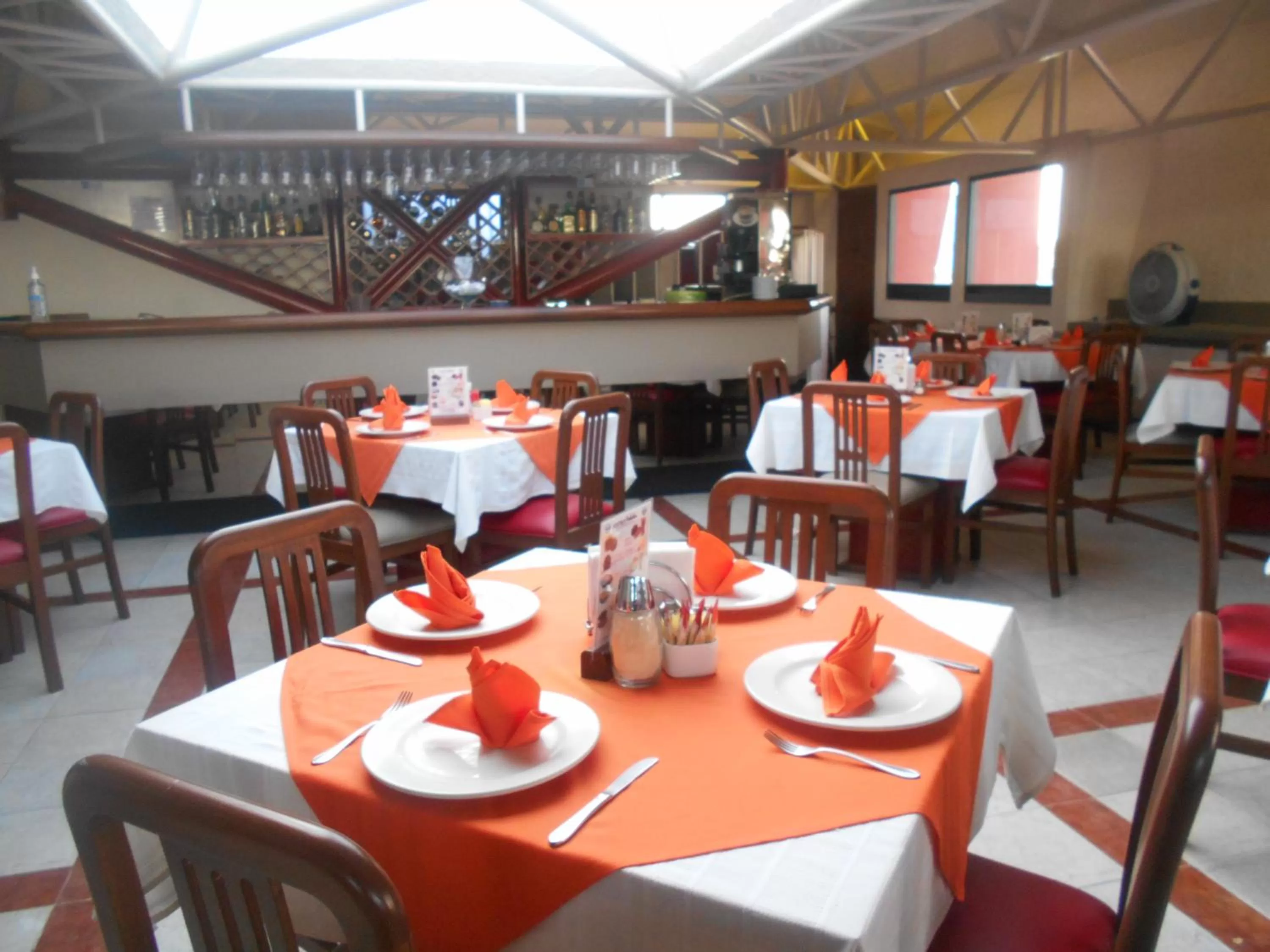 Restaurant/places to eat in Hotel Puente Real