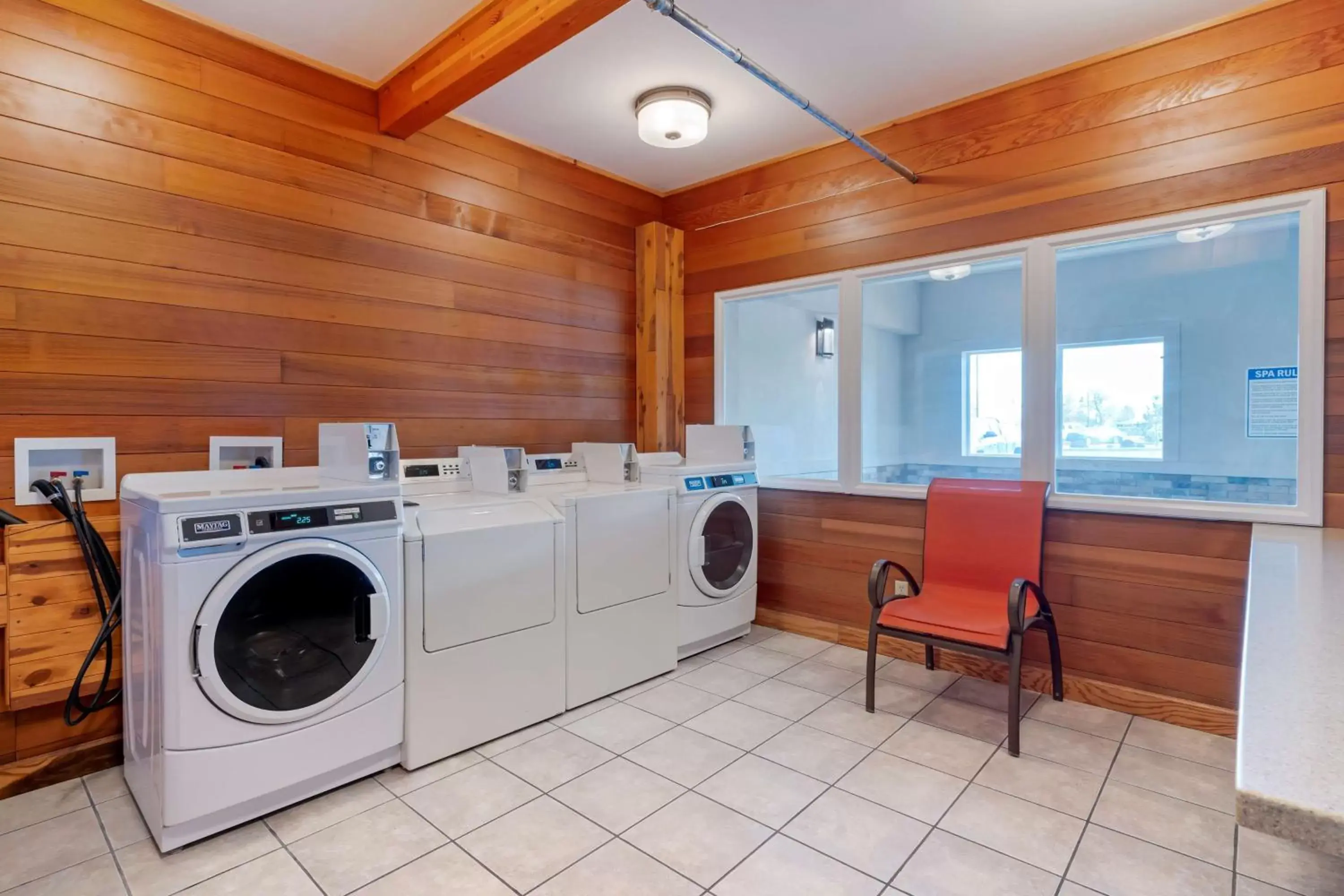 laundry, Kitchen/Kitchenette in Best Western Blackfoot Inn