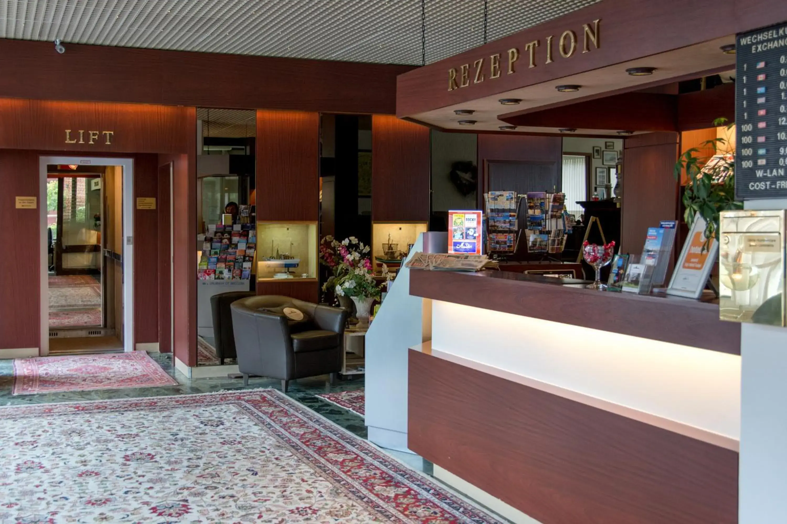 Lobby or reception, Lounge/Bar in Hotel Helgoland