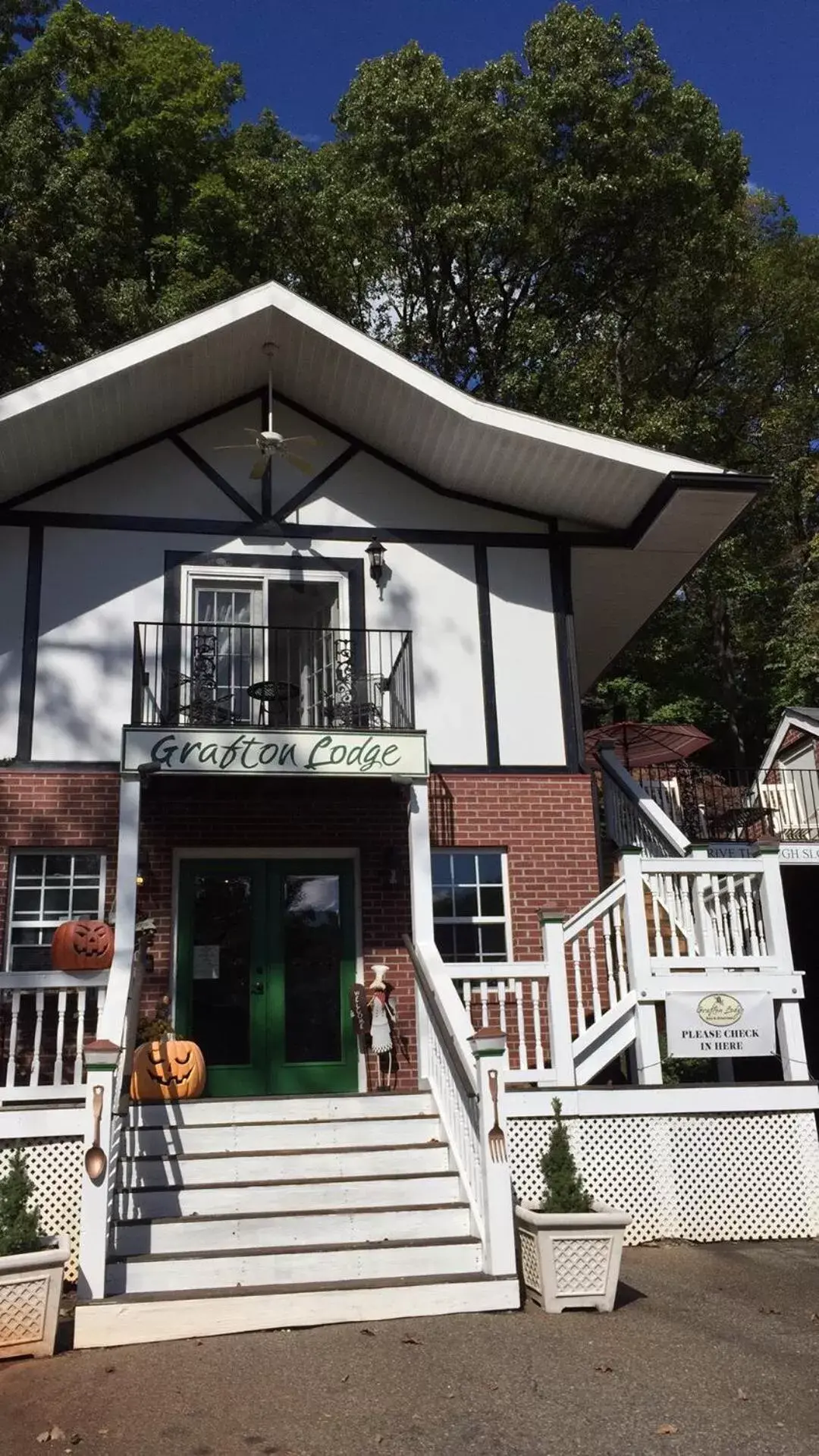 Autumn, Property Building in Grafton Lodge