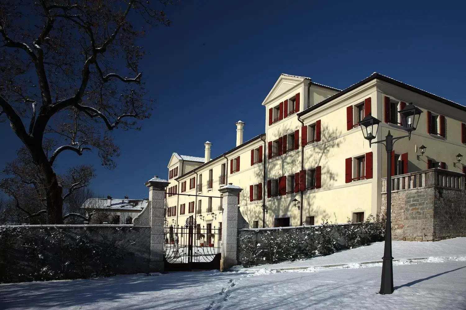 Facade/entrance, Winter in Park Hotel Villa Carpenada