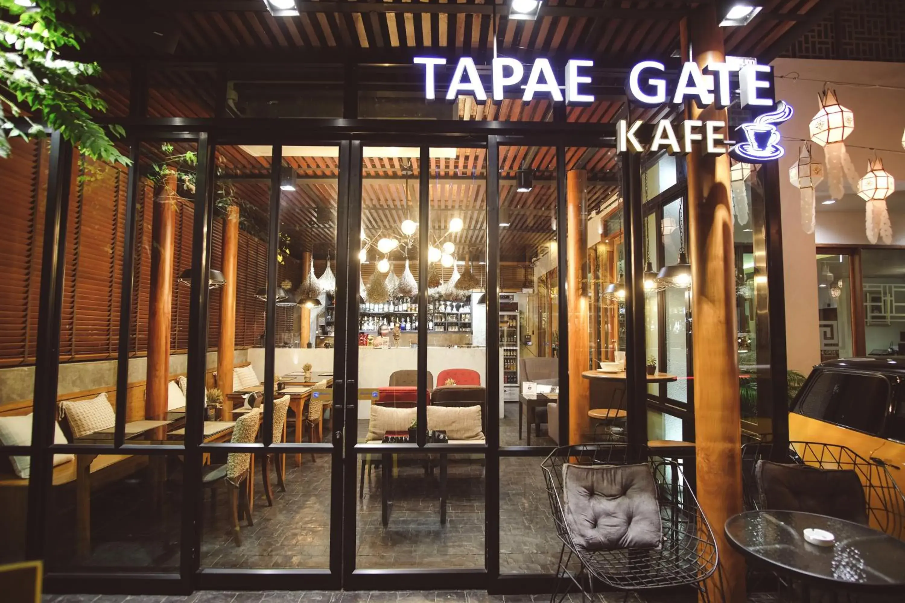 Tapae Gate Villa