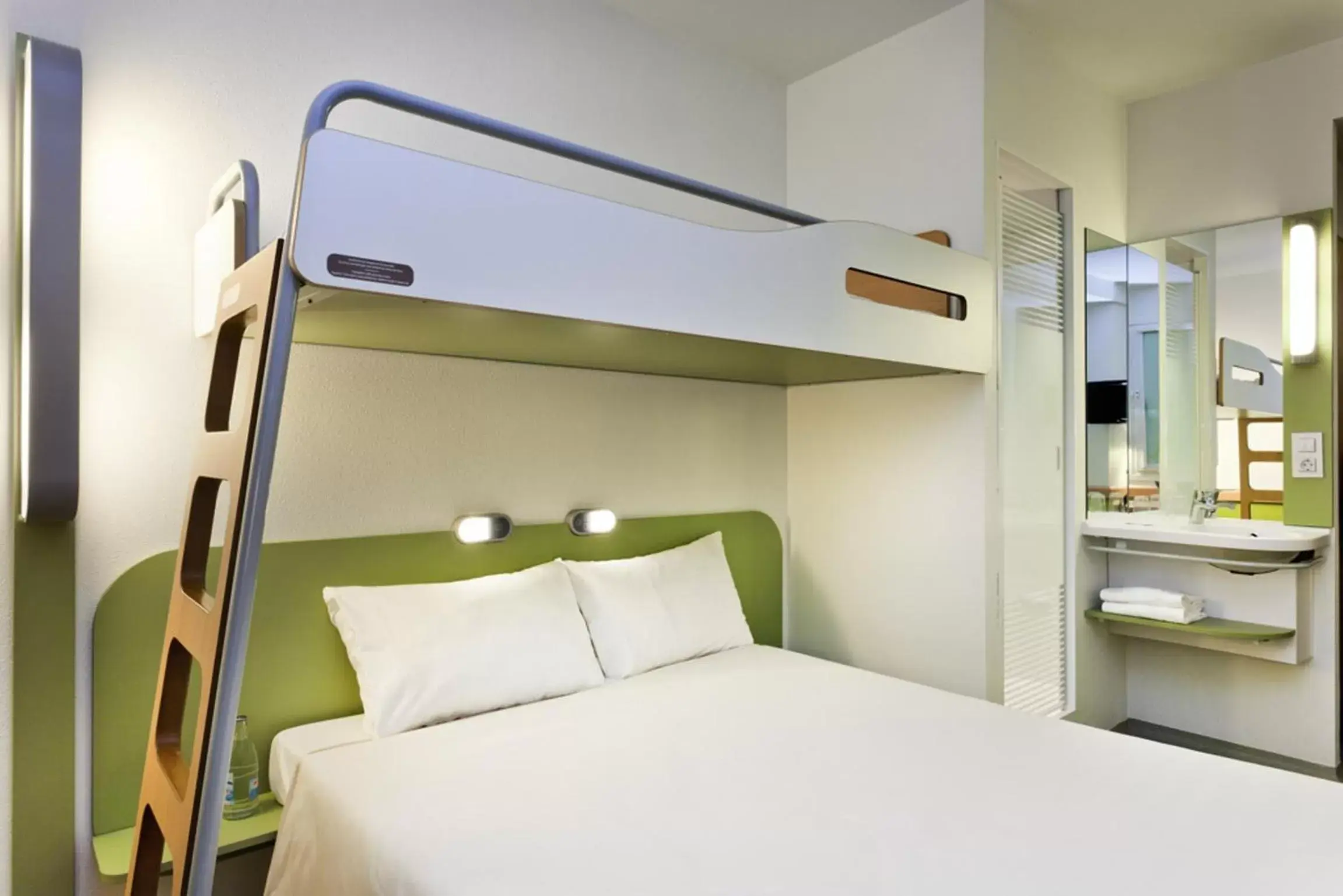 Bed, Bunk Bed in ibis budget Hotel Brussels Airport