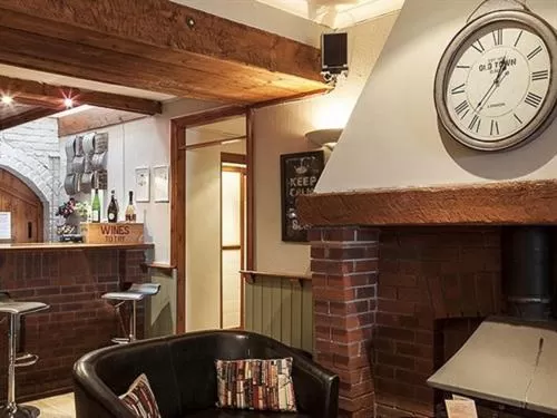 Lounge or bar, Kitchen/Kitchenette in The Gower Hotel