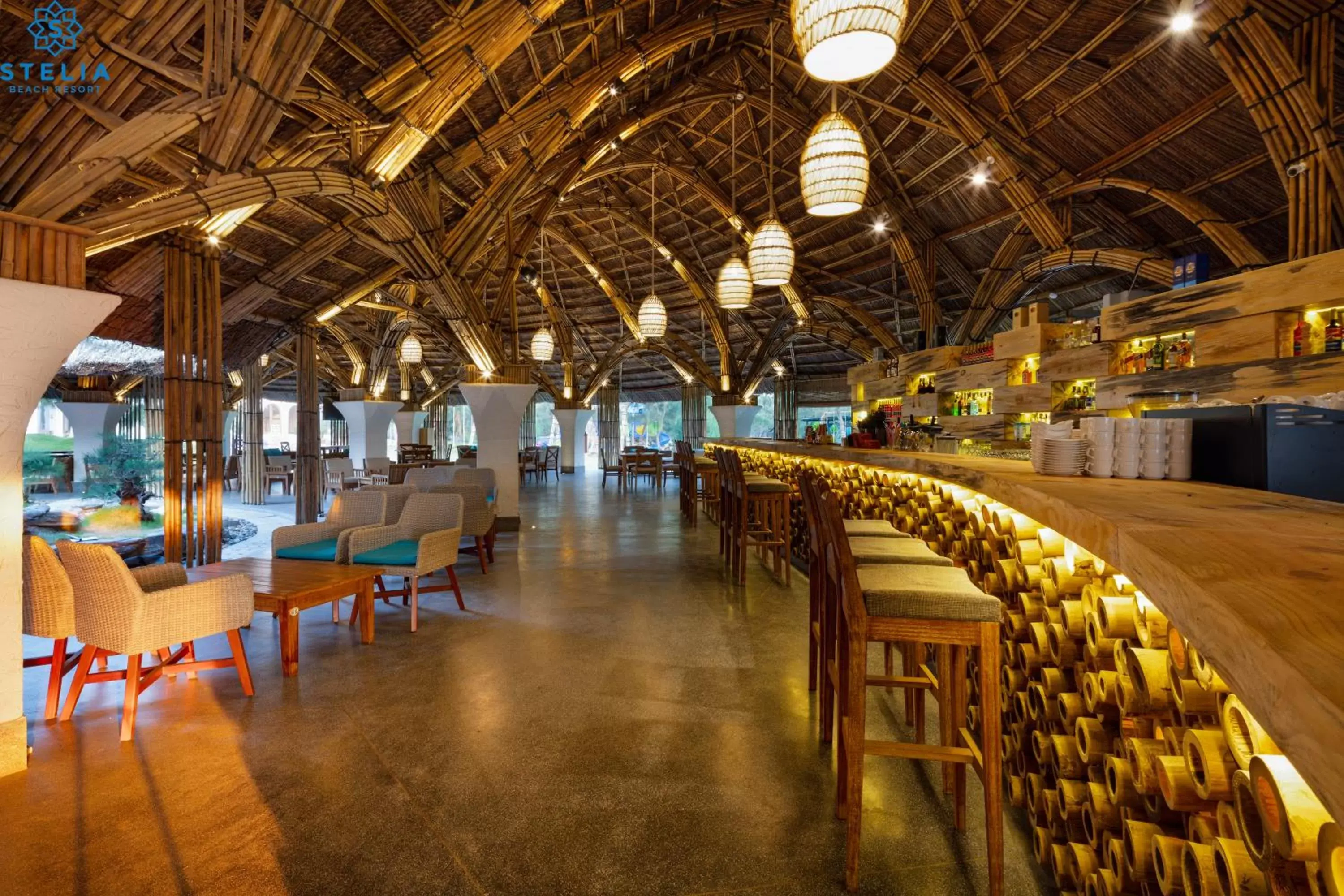 Restaurant/Places to Eat in Stelia Beach Resort
