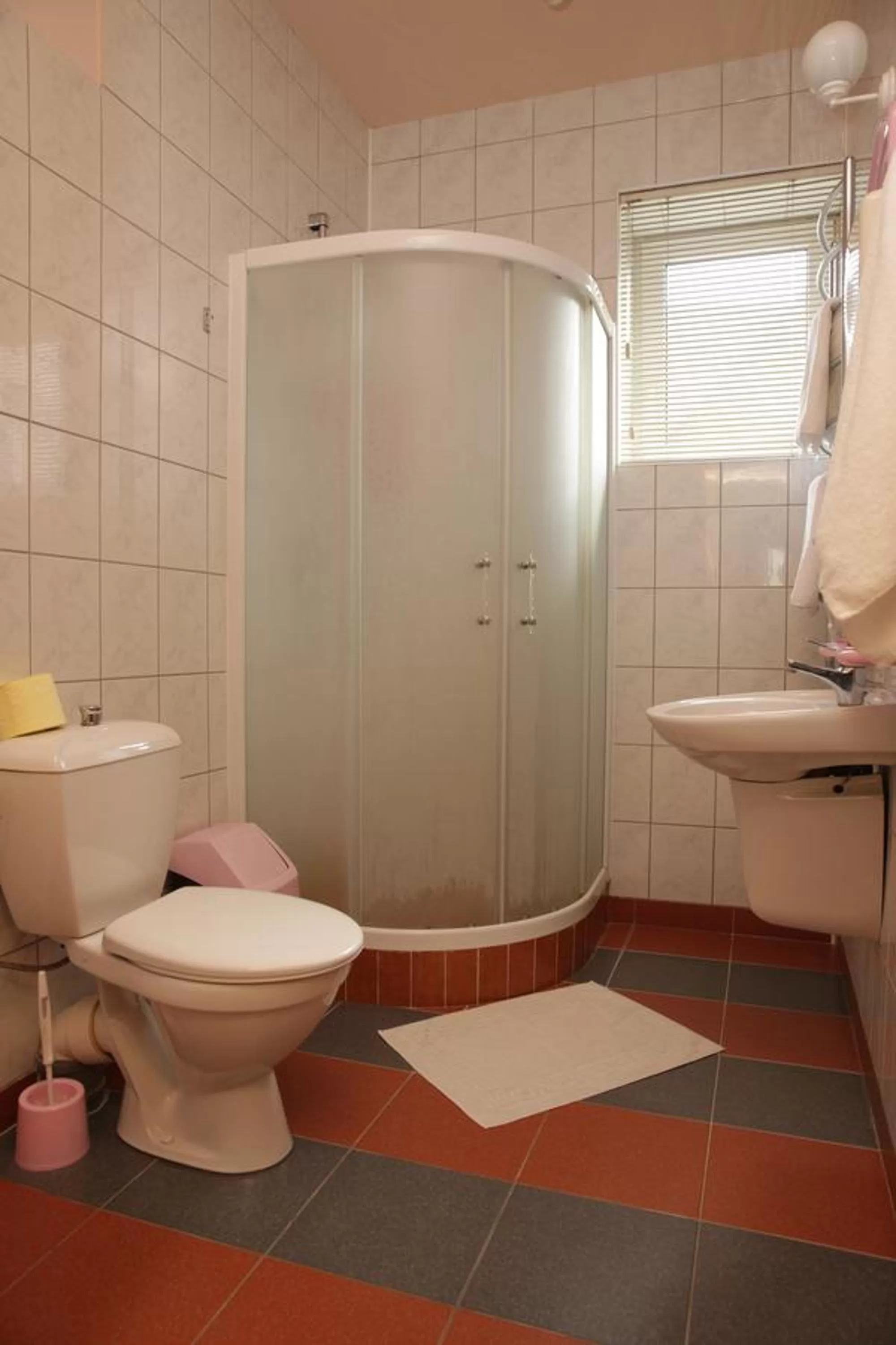 Property building, Bathroom in Guest House Linas
