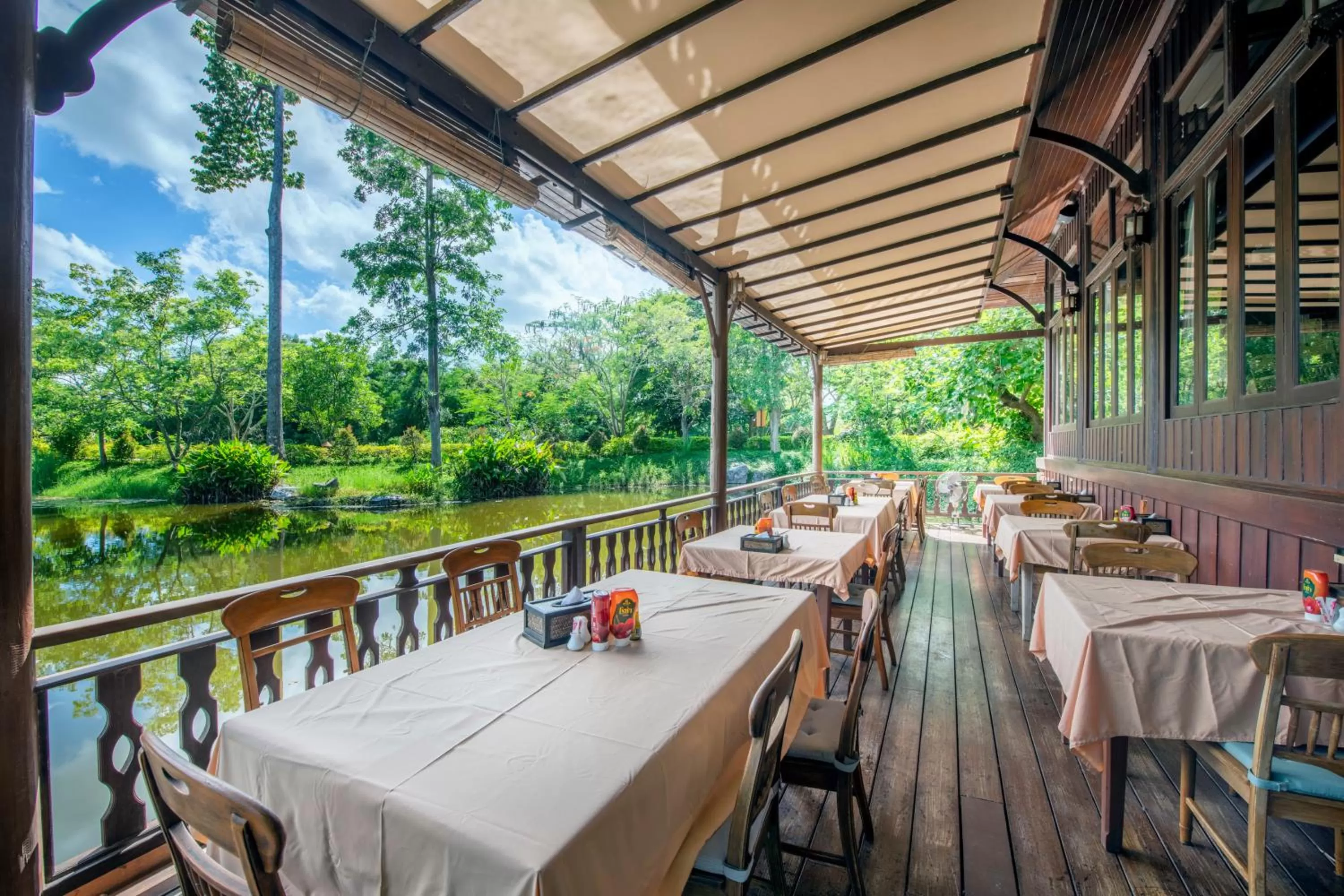 Restaurant/places to eat in Vana Varin Resort