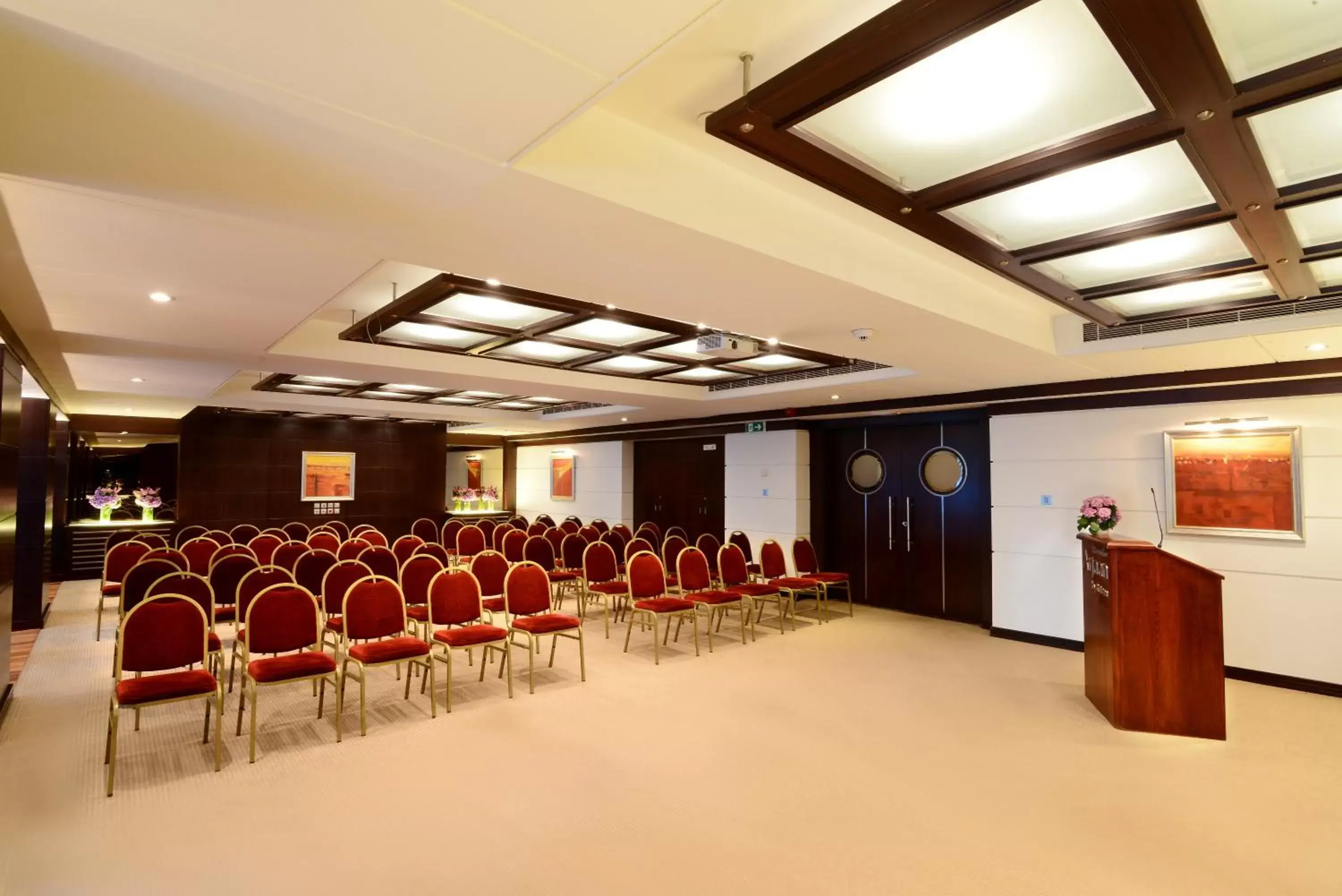 Meeting/conference room in Raouche Arjaan by Rotana