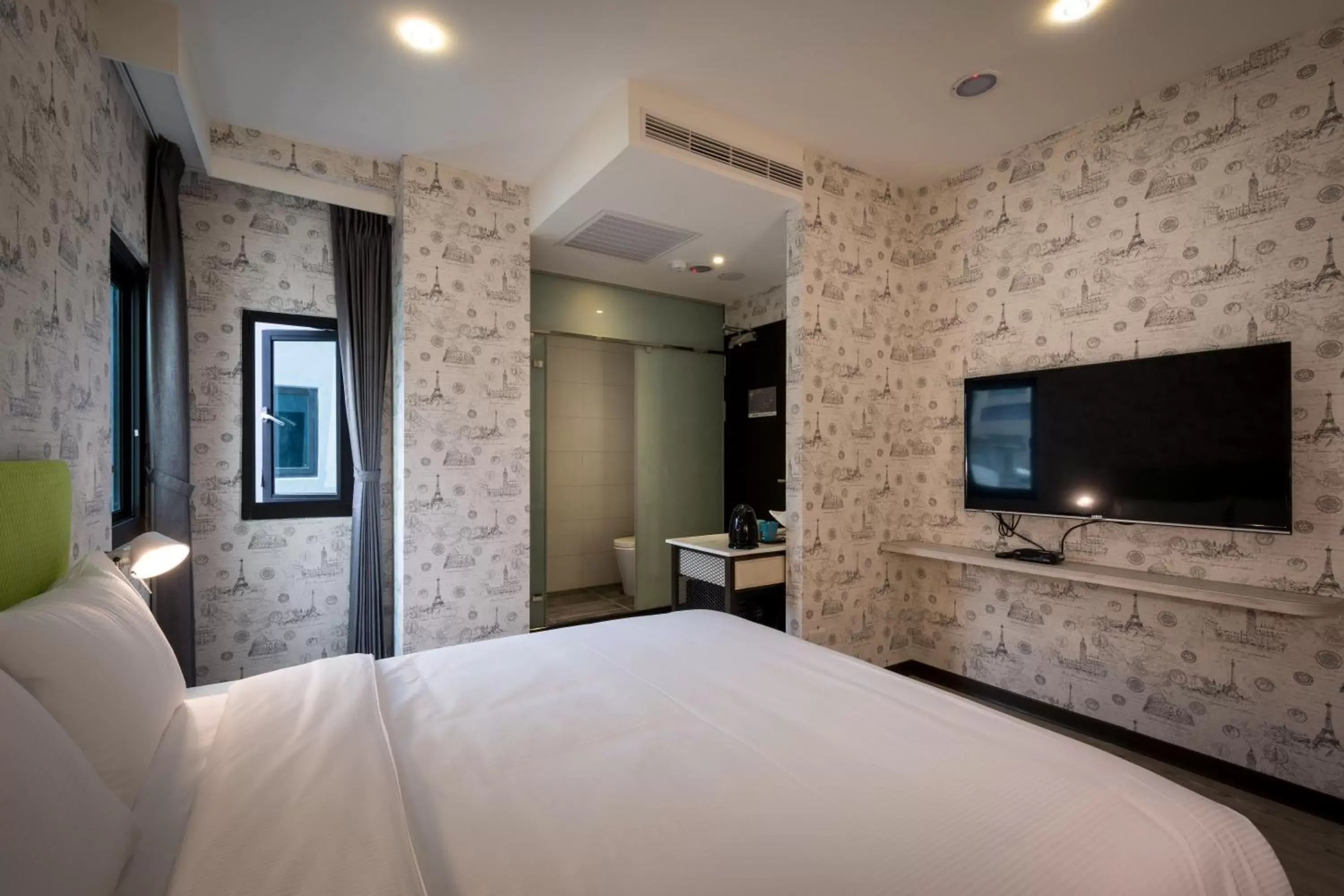 Photo of the whole room, Bed in CHECK inn Taichung Ziyou