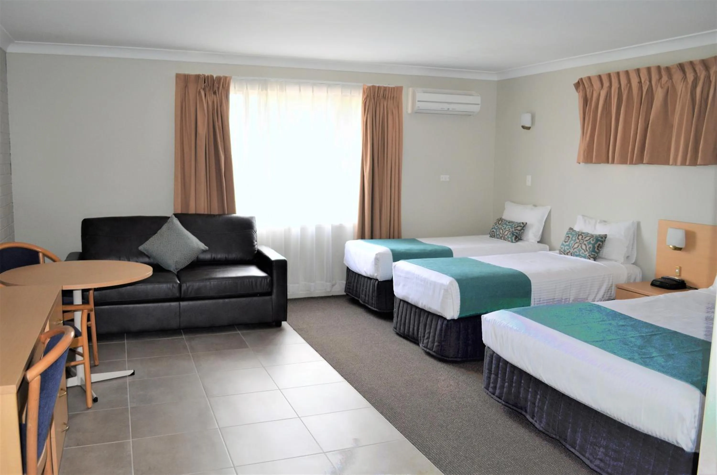 Bed in Bathurst Motor Inn