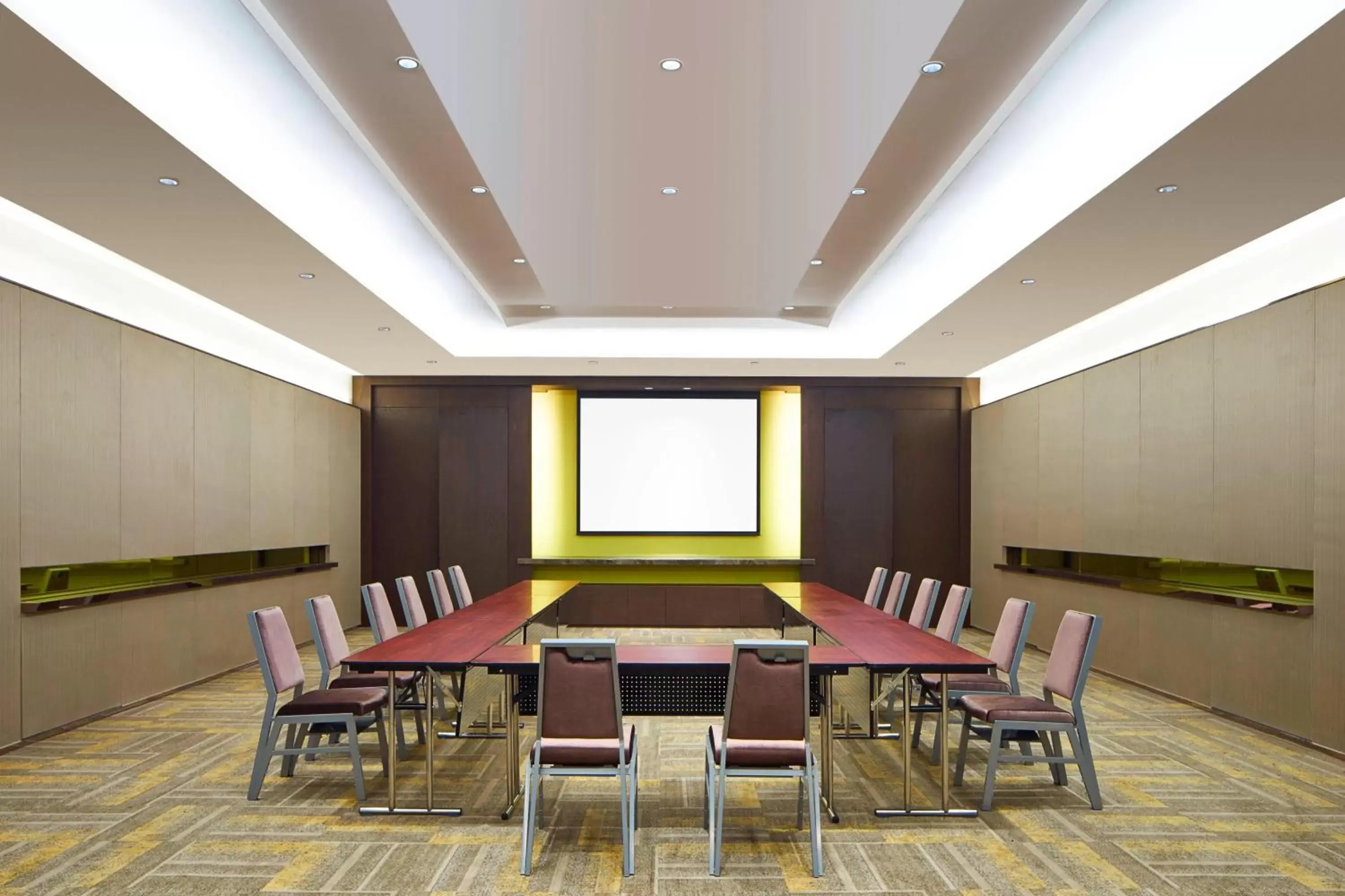 Meeting/conference room in Four Points By Sheraton Guilin Lingui