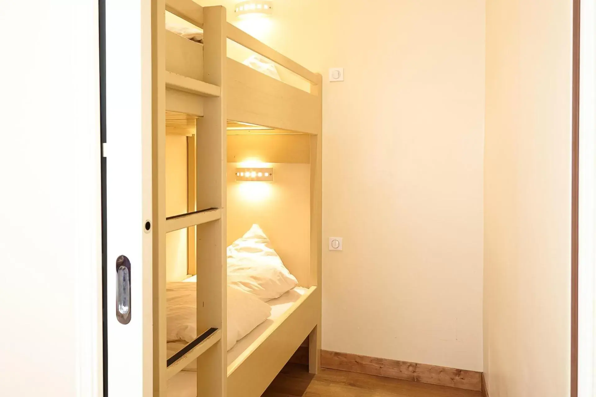 bunk bed, Bathroom in Best Western Le Cheval Blanc -Centre- Vieux Port