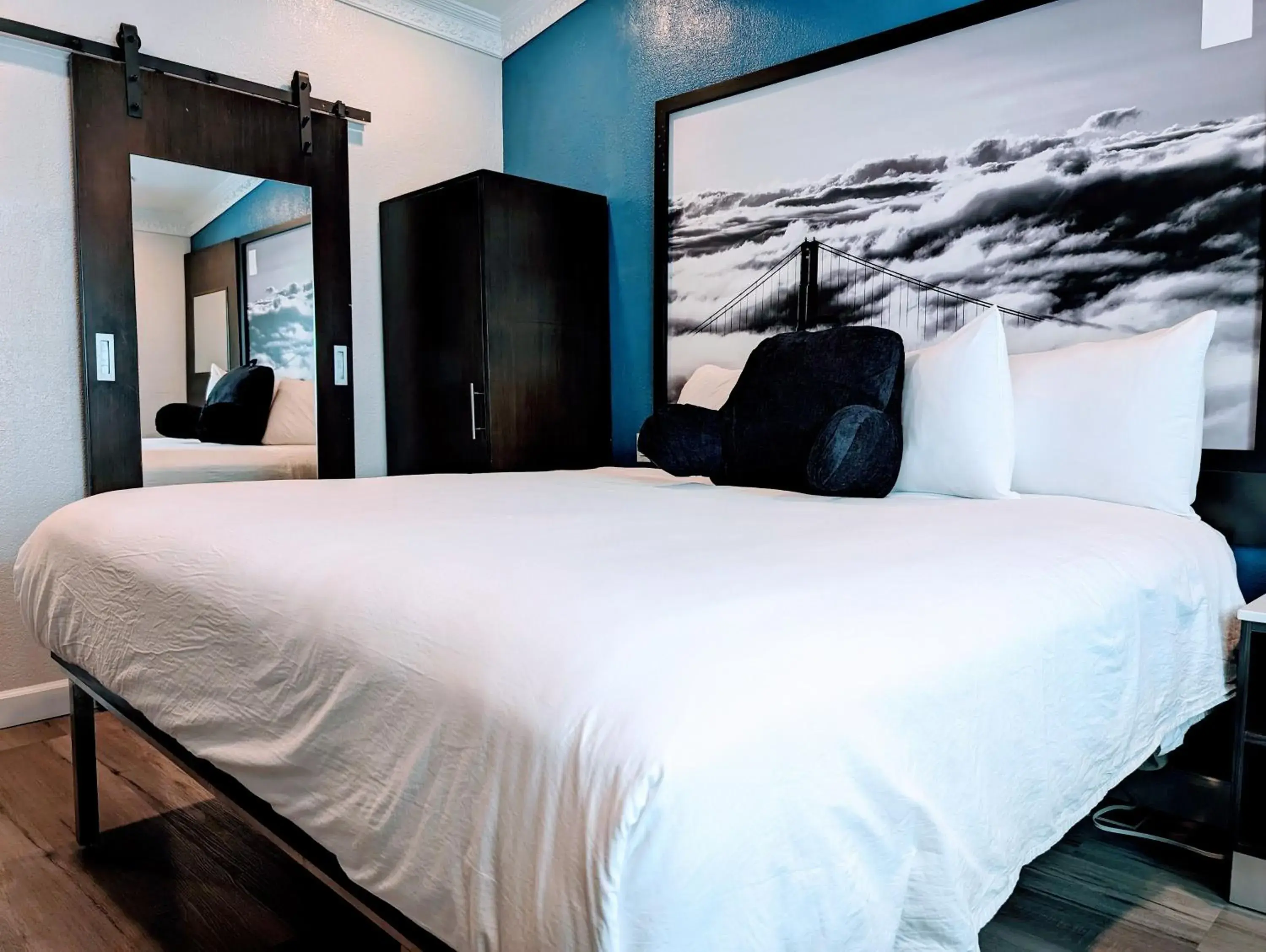 Bed in Signature Inn San Francisco Marina District