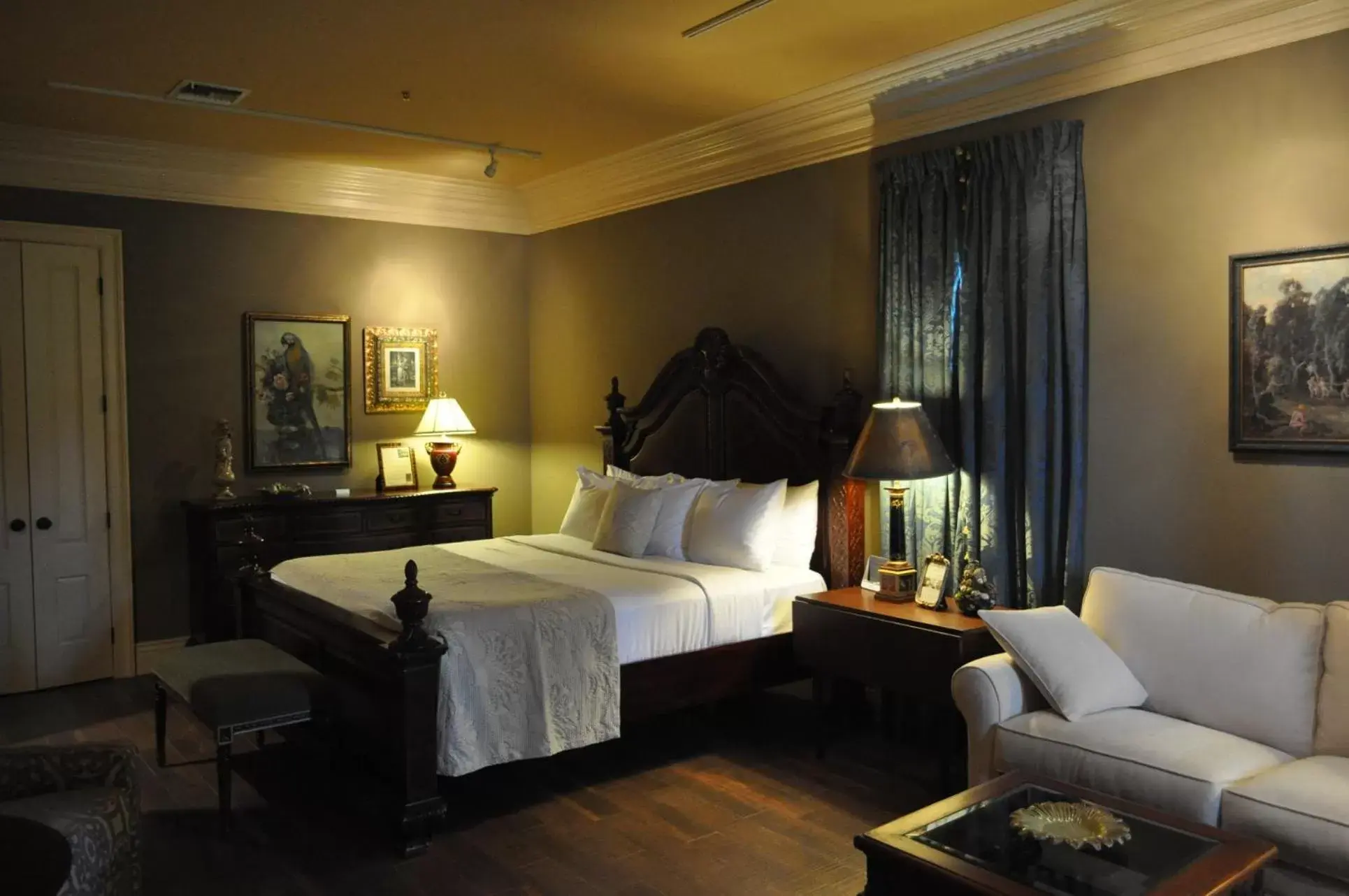 Photo of the whole room, Bed in The Inn at Houmas House Estate Photo of the whole room, Bed in The Inn at Houmas House Estate