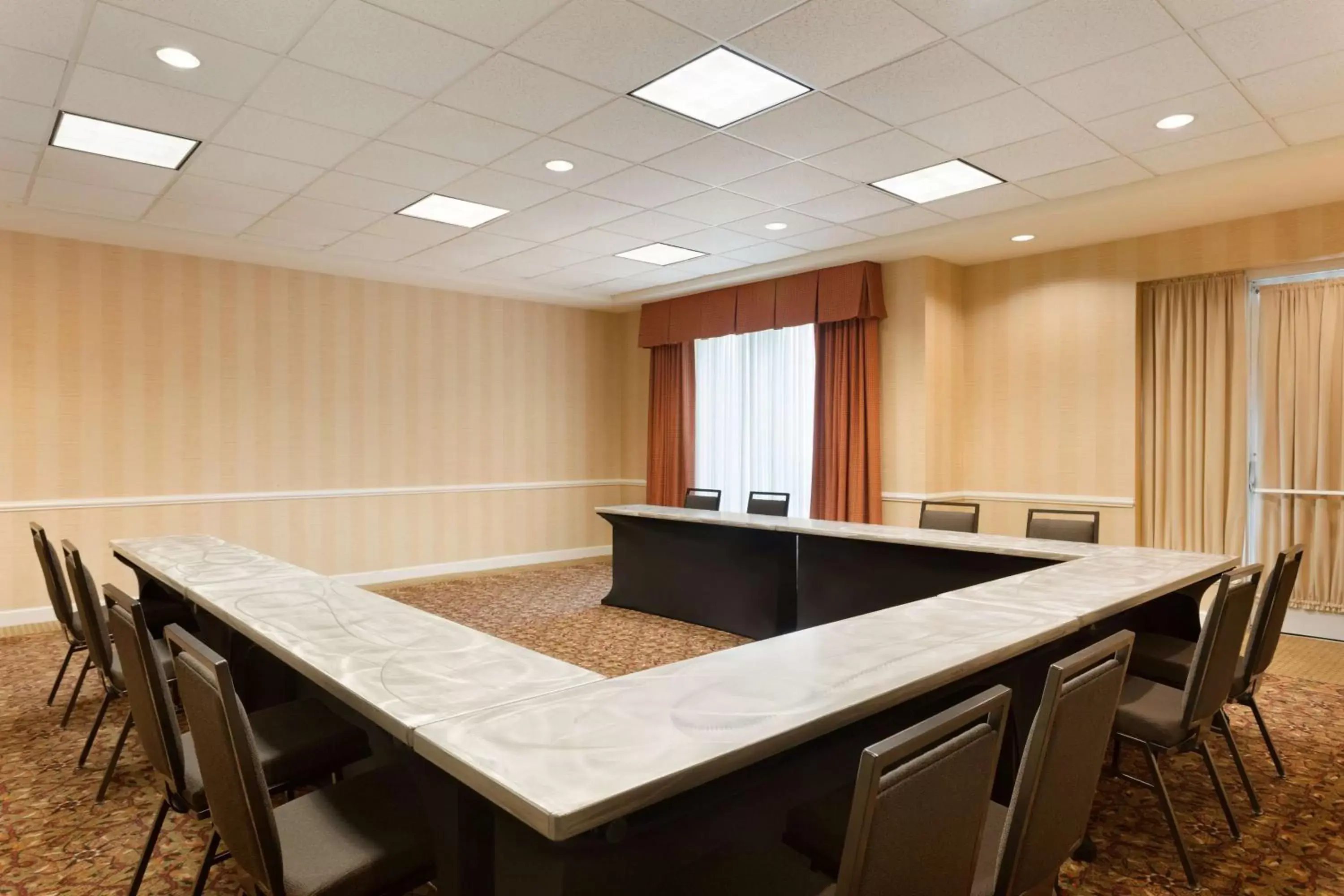 Meeting/conference room in Hilton Garden Inn Oakbrook Terrace