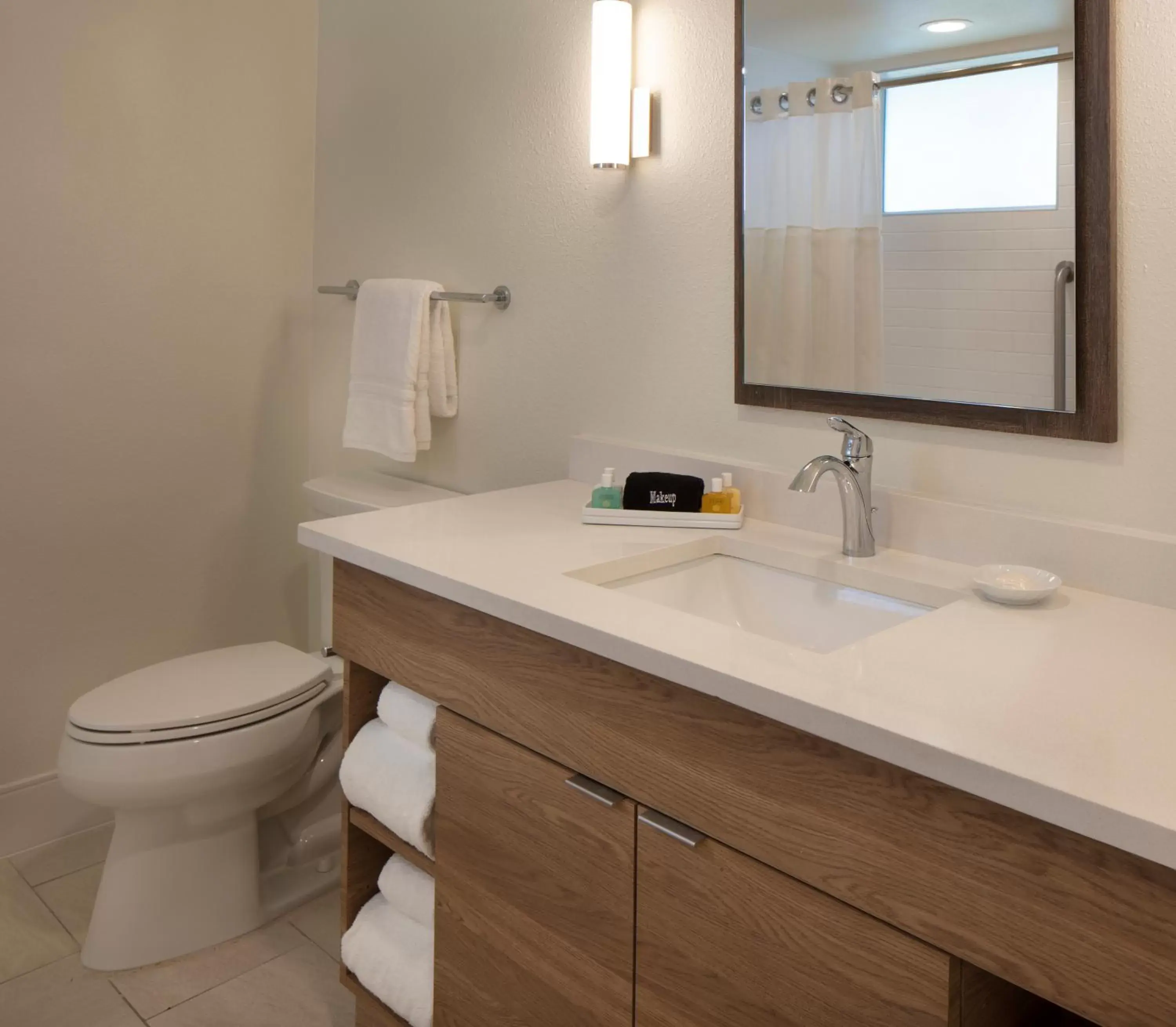 Toilet, Bathroom in Postcard Inn Beach Resort & Marina
