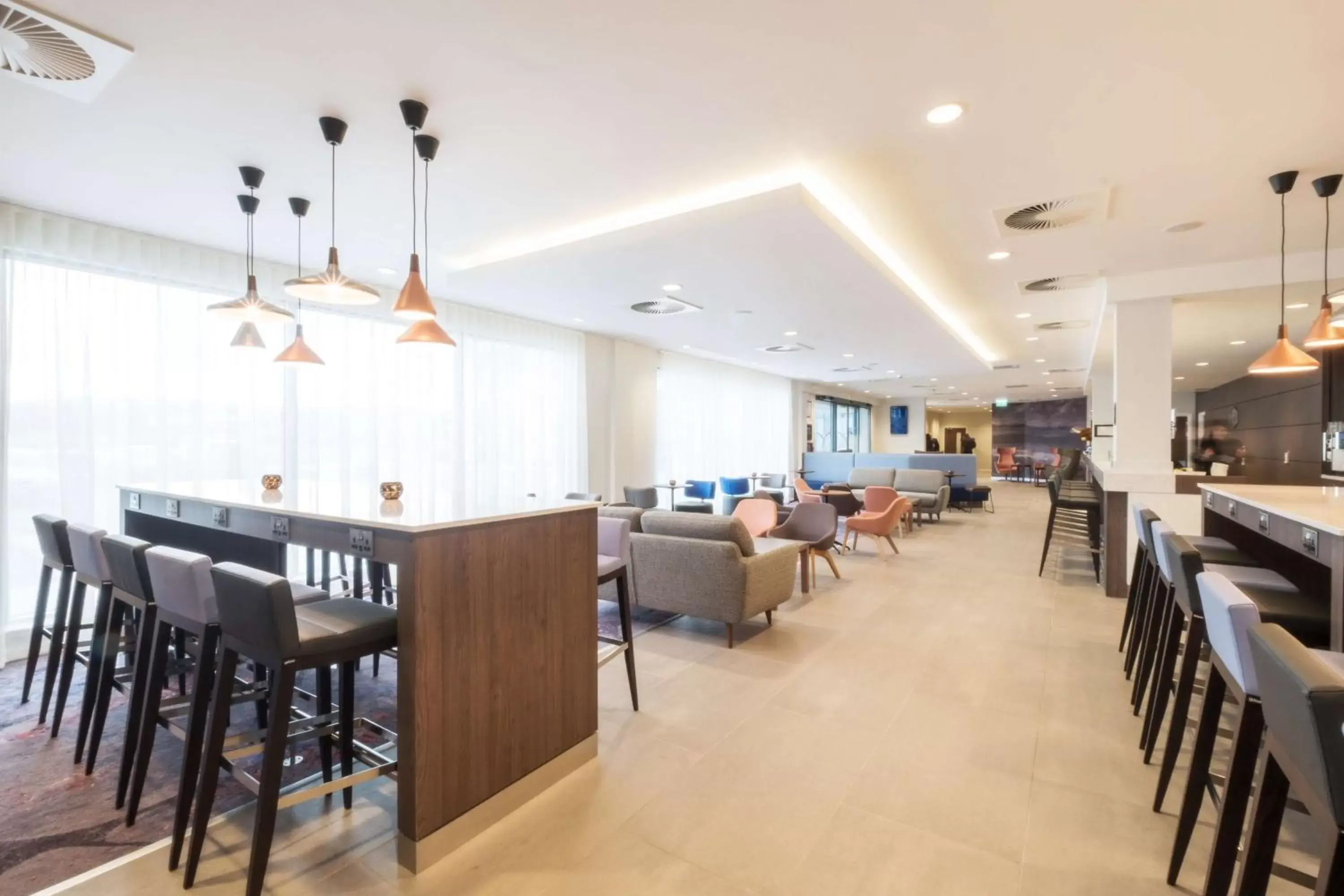 Lounge or bar, Restaurant/Places to Eat in Hampton By Hilton Aberdeen Airport