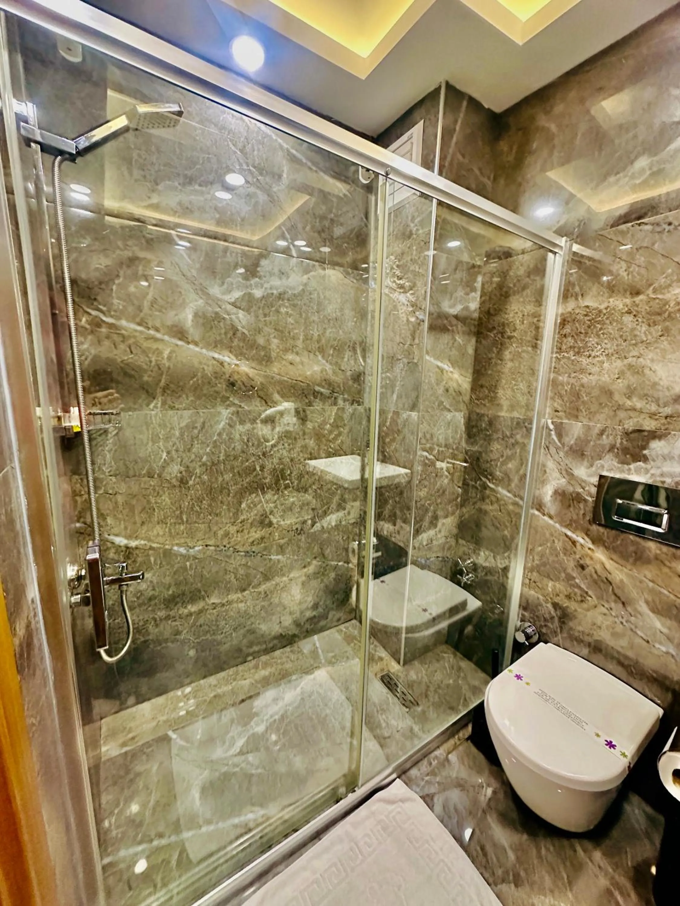 Shower in Sirkeci Quietness Hotel