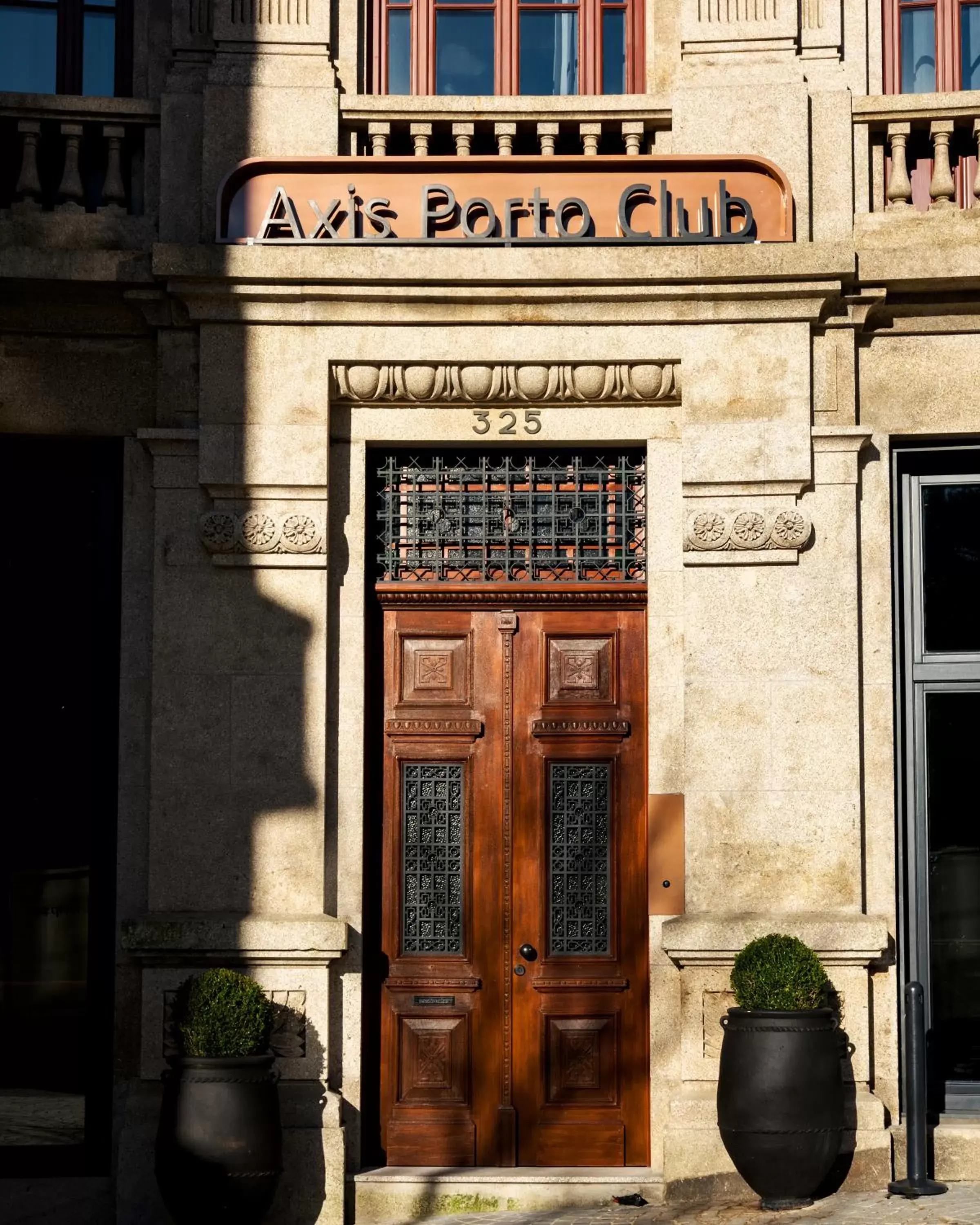 Property building in Axis Porto Club Aliados