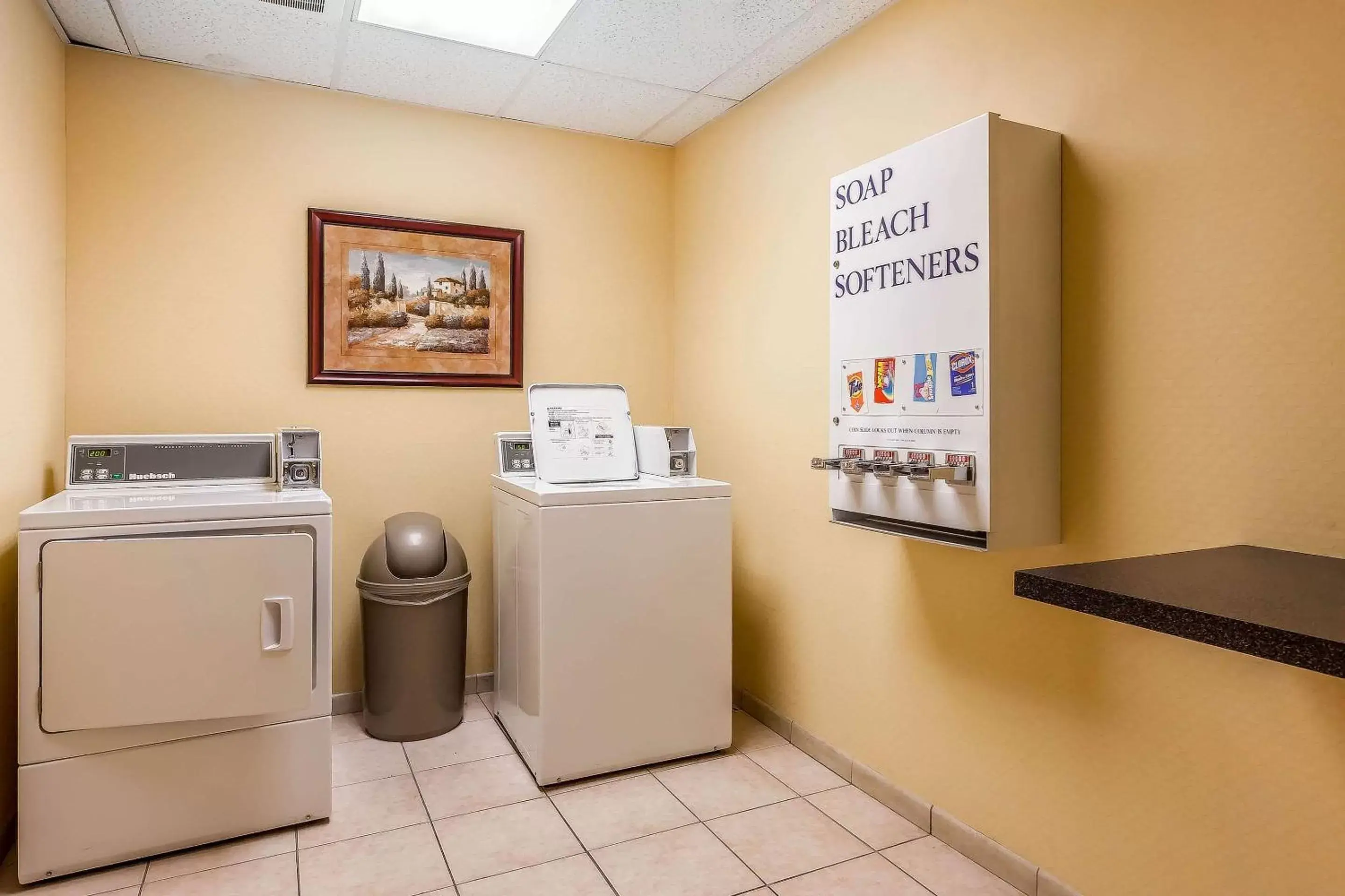 On site, Kitchen/Kitchenette in Comfort Inn & Suites Airport Reno