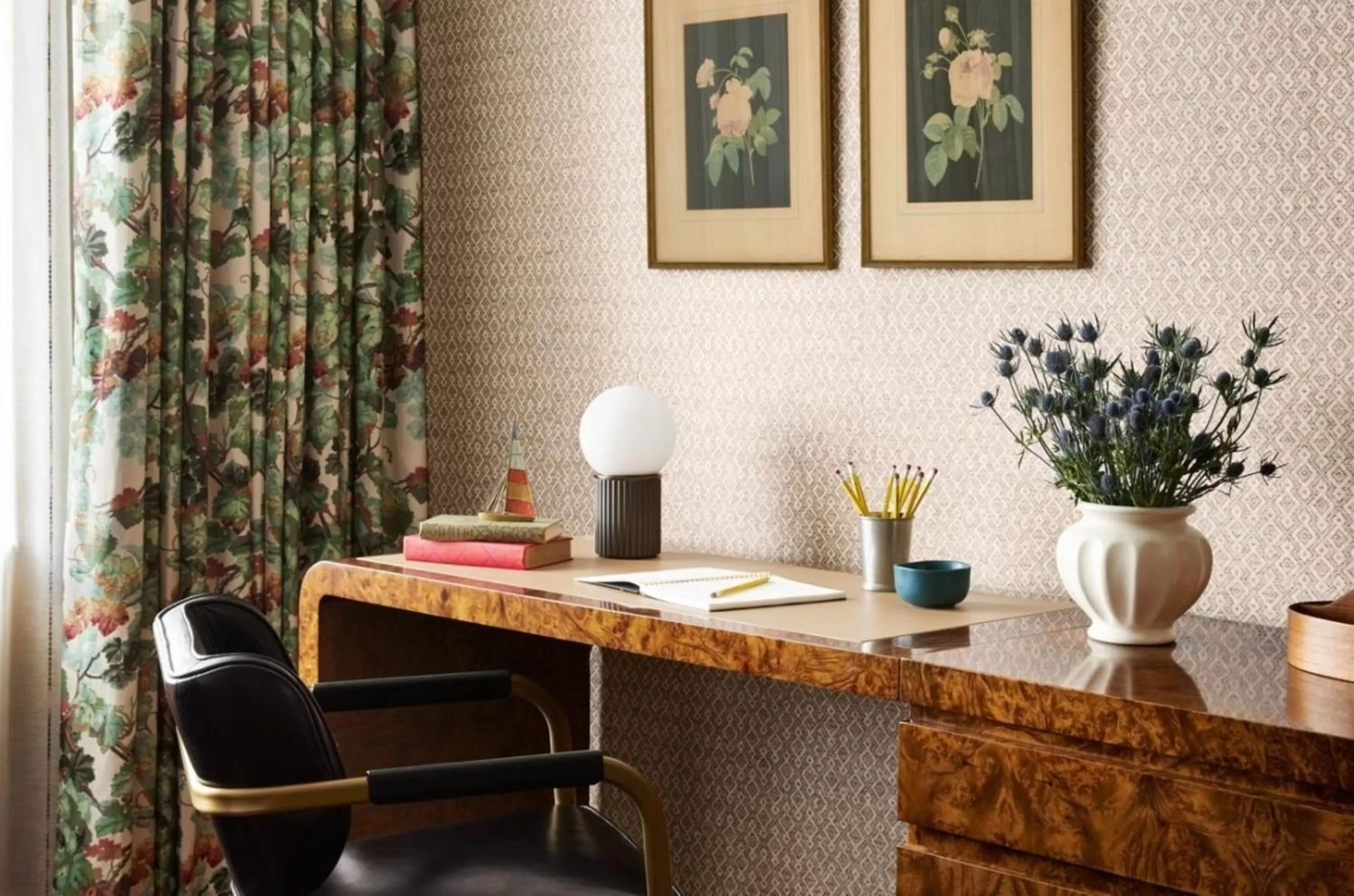 Seating area in Graduate by Hilton East Lansing