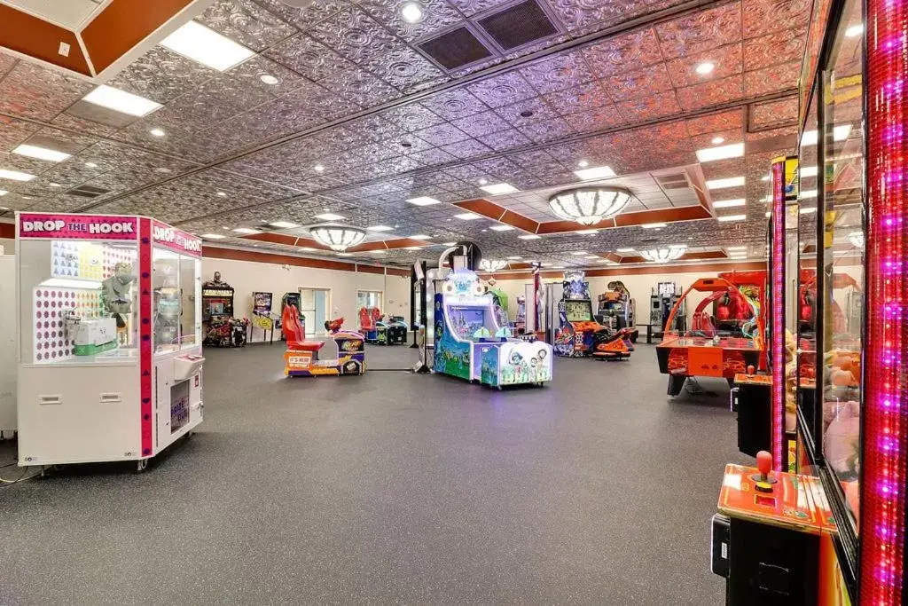 Game Room, Supermarket/Shops in Sand Dunes Resort & Suites