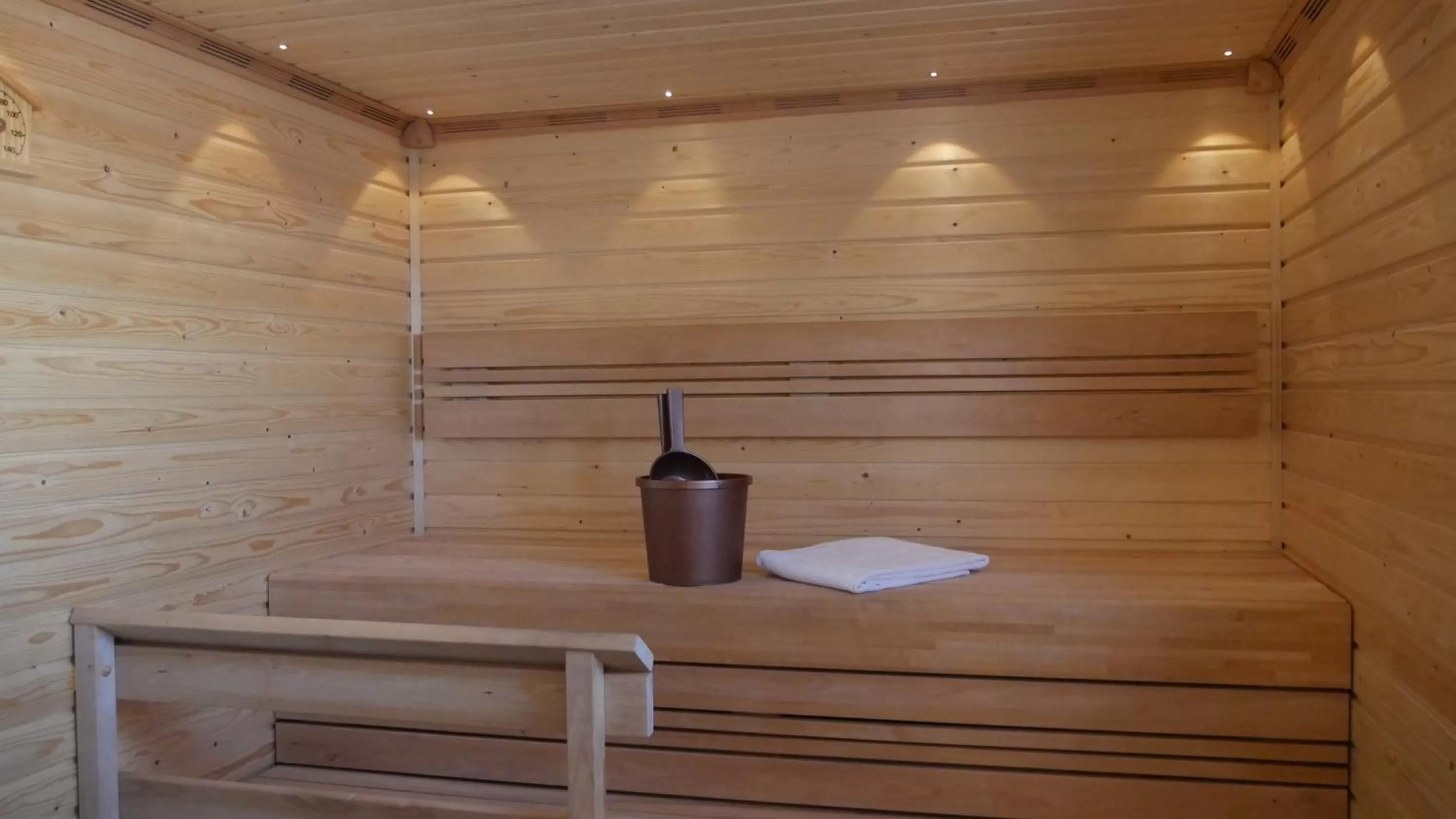 Sauna in Hotel Golden Circle Suites