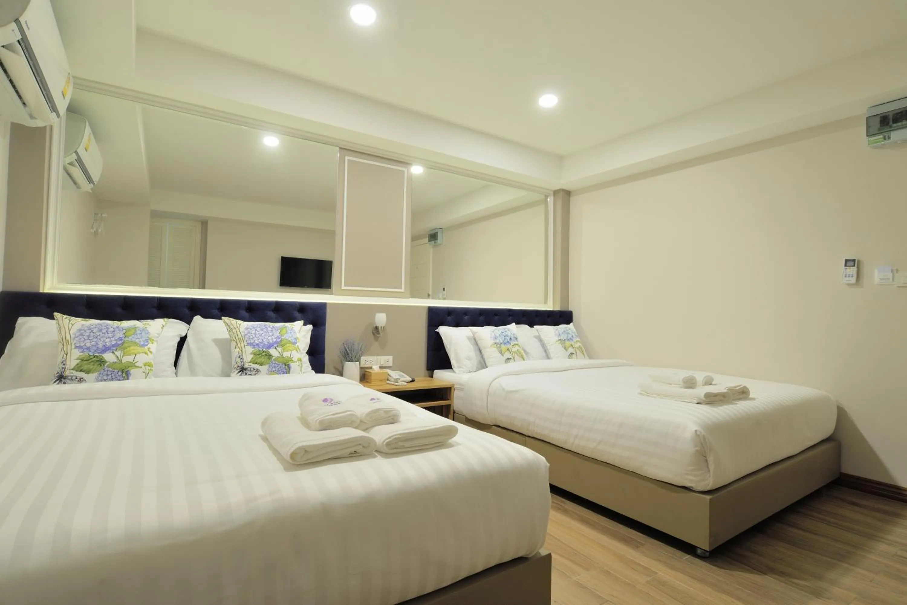 Bedroom, Bed in De Lavender Bangkok Hotel