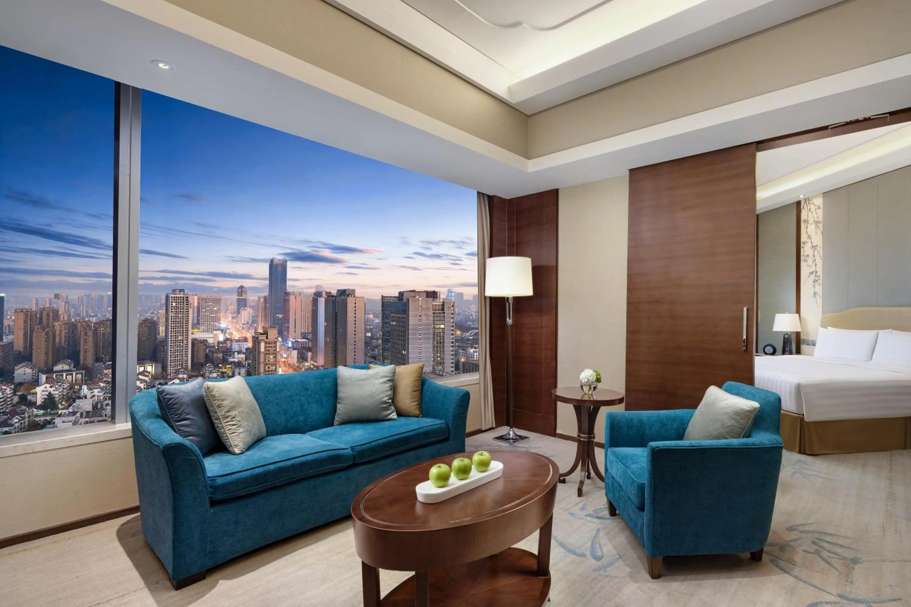 Living room, Bed in Shangri-La Hefei