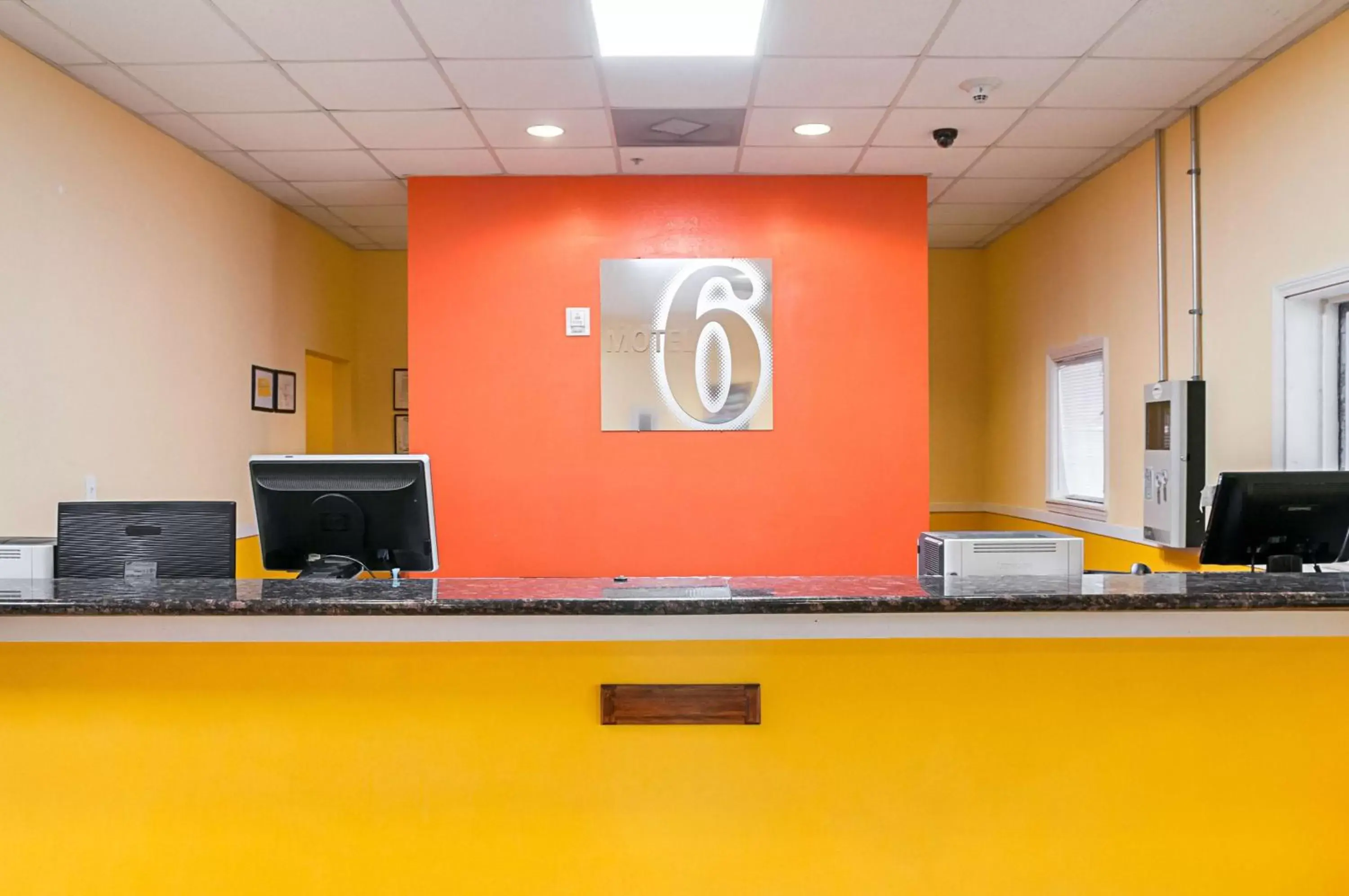 Lobby or reception in Motel 6-New Orleans, LA - Near Downtown Lobby or reception in Motel 6-New Orleans, LA - Near Downtown