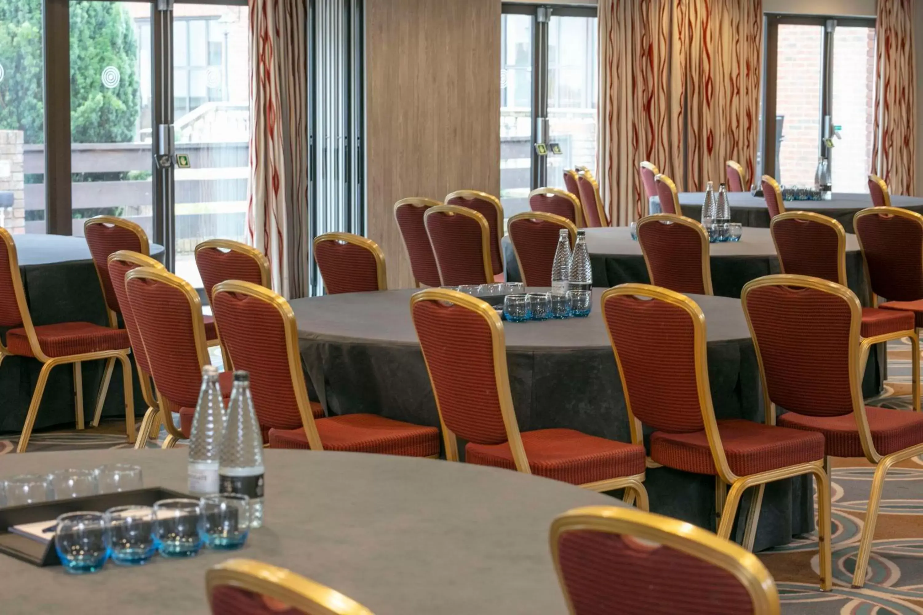 Meeting/conference room, Restaurant/Places to Eat in DoubleTree by Hilton Oxford Belfry