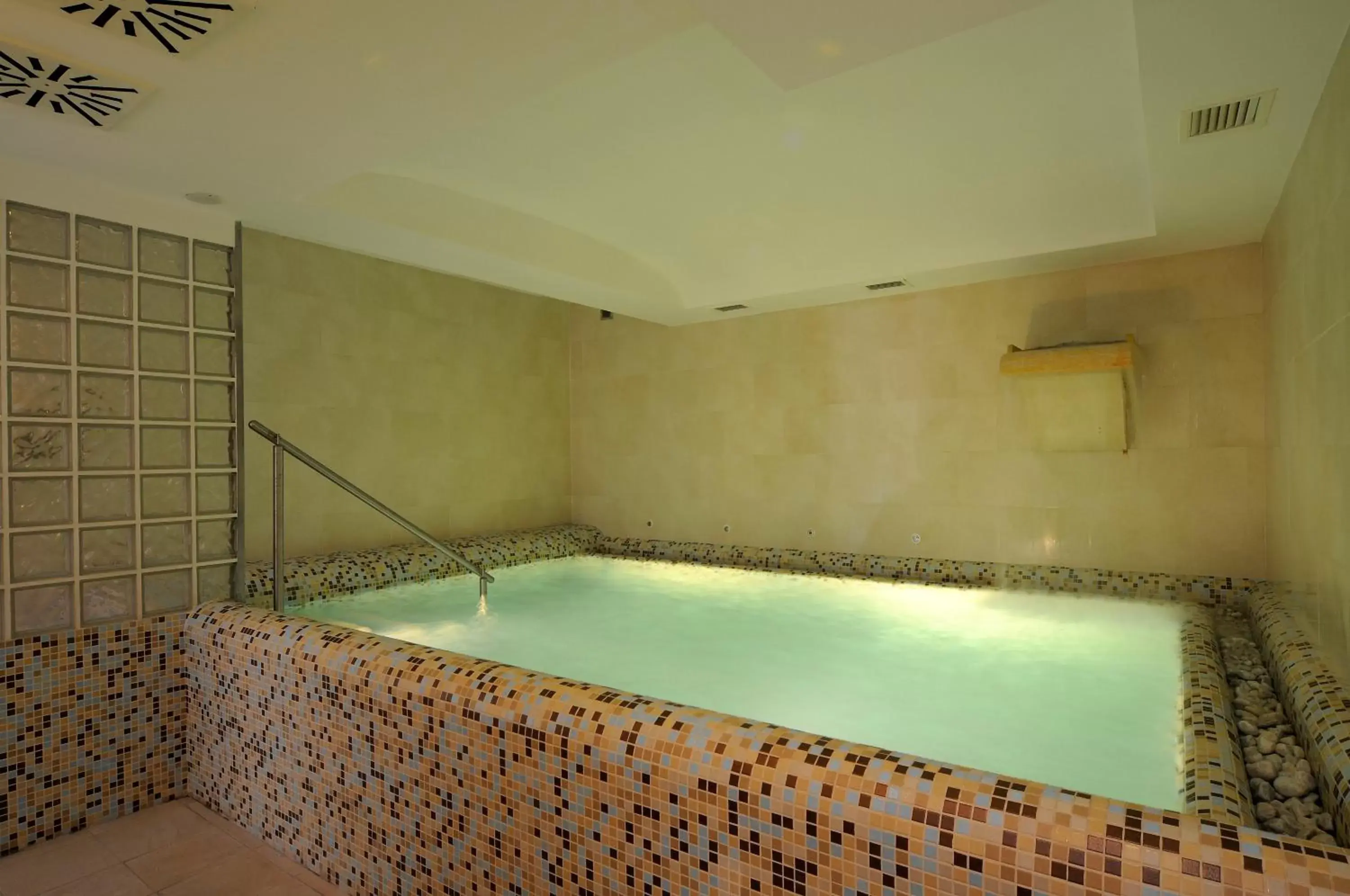 Spa and wellness centre/facilities, Swimming Pool in Hotel Villa Durrueli Resort & Spa