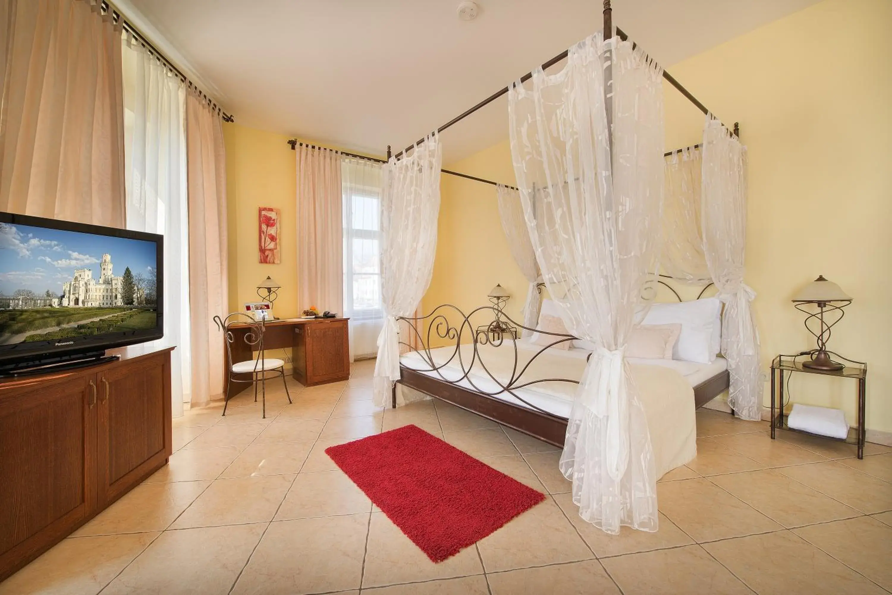Bedroom, Bed in Hotel Podhrad