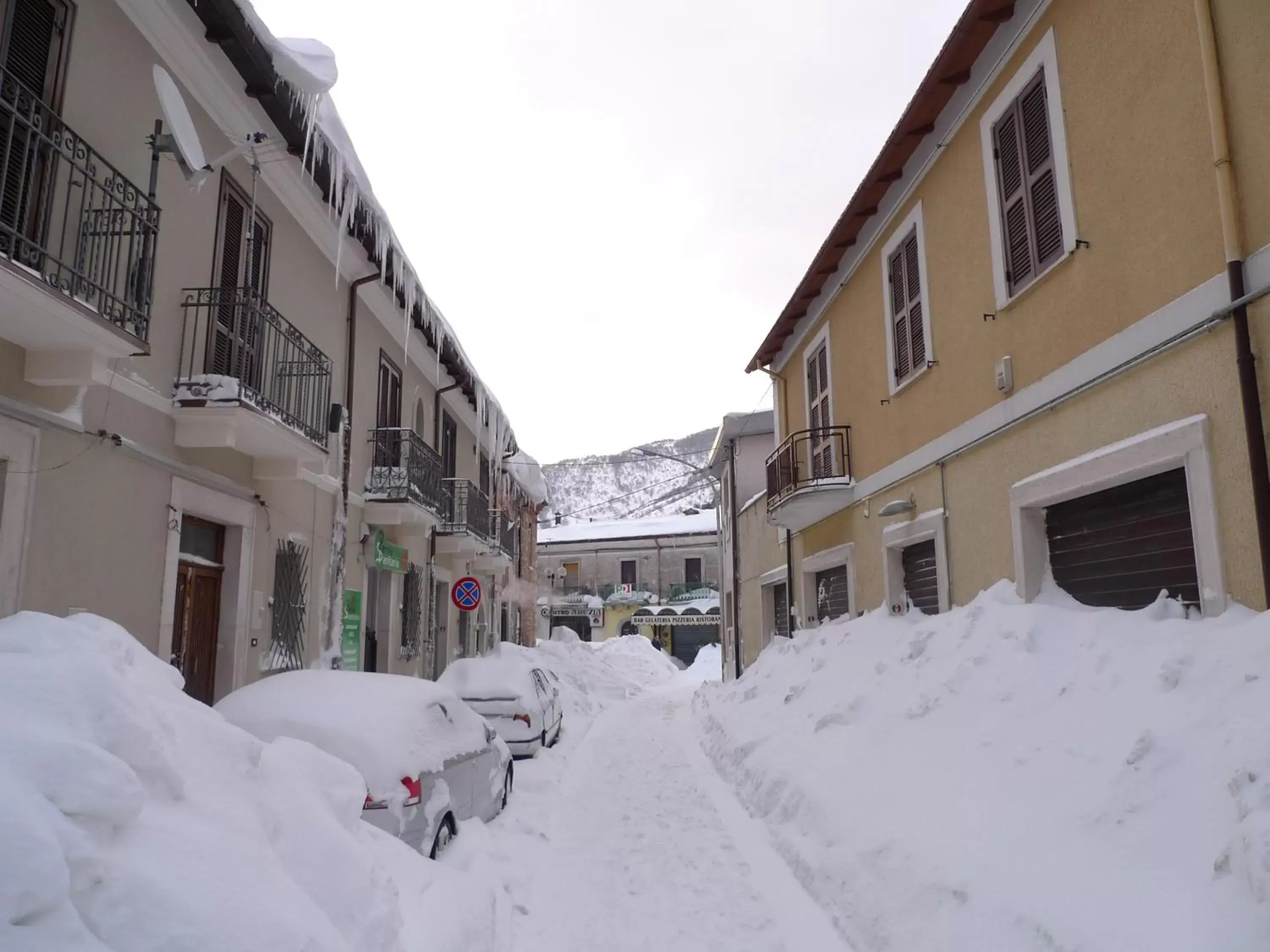 Facade/entrance, Winter in Hotel de Meis