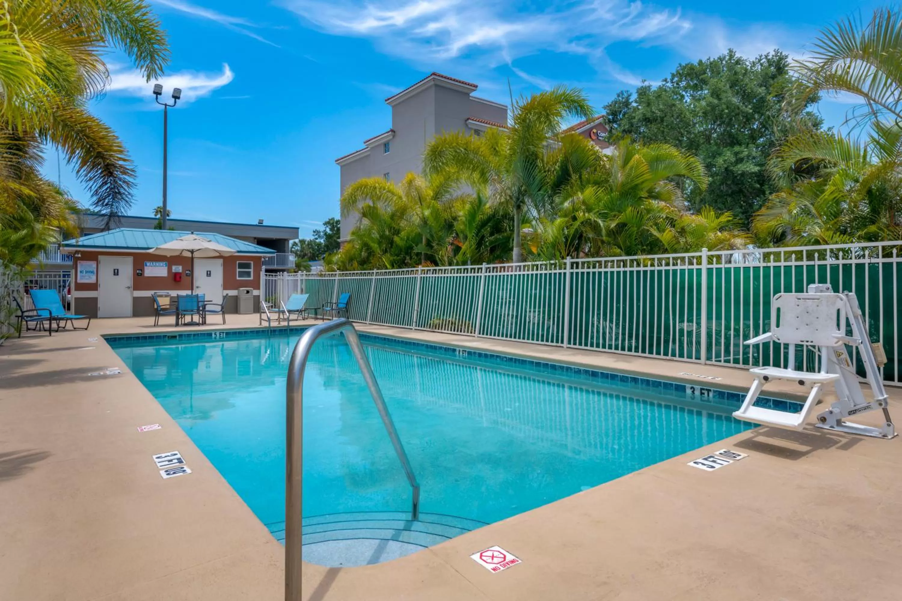 Swimming pool in Comfort Inn & Suites Melbourne-Viera