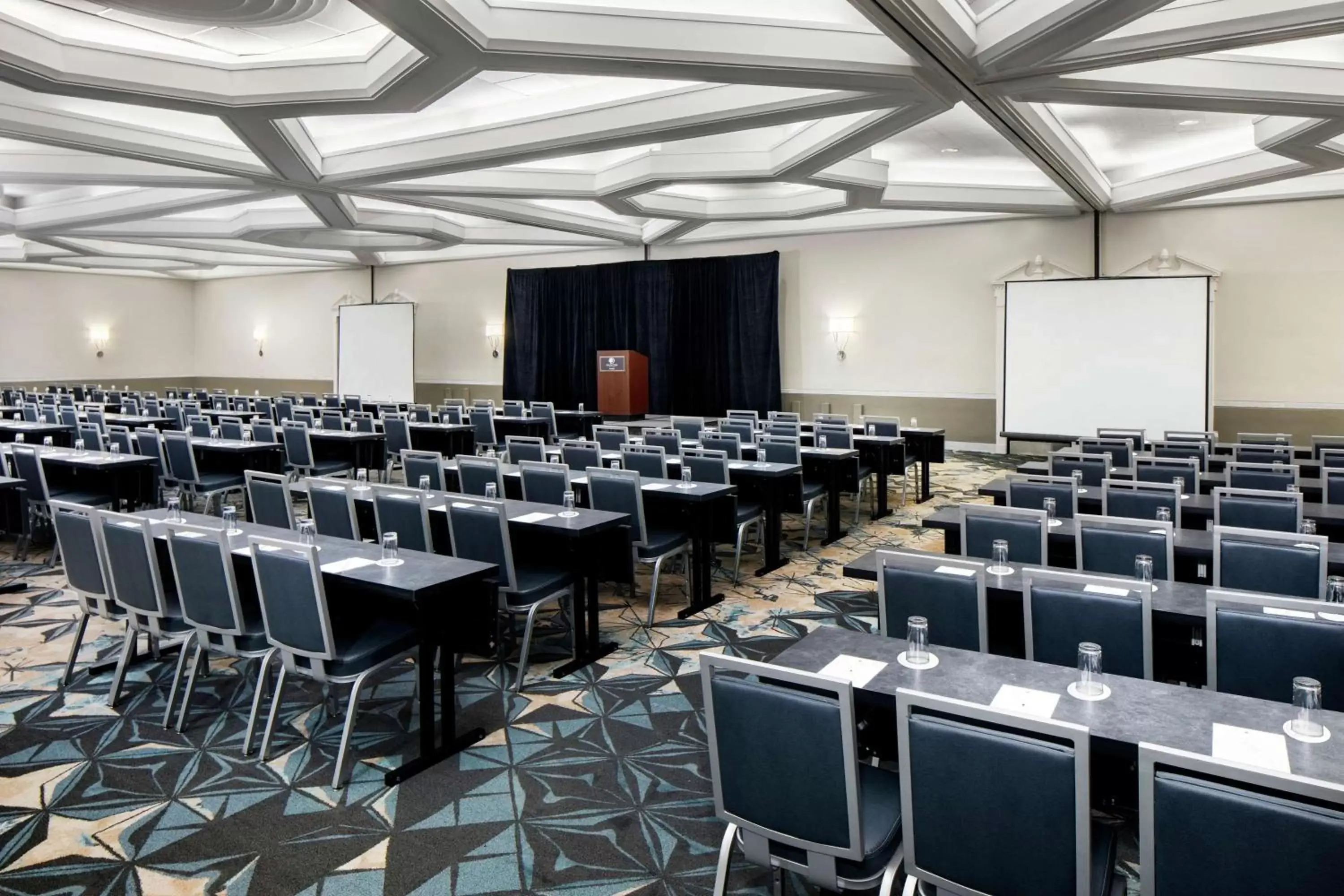 Meeting/conference room in DoubleTree by Hilton Nashua