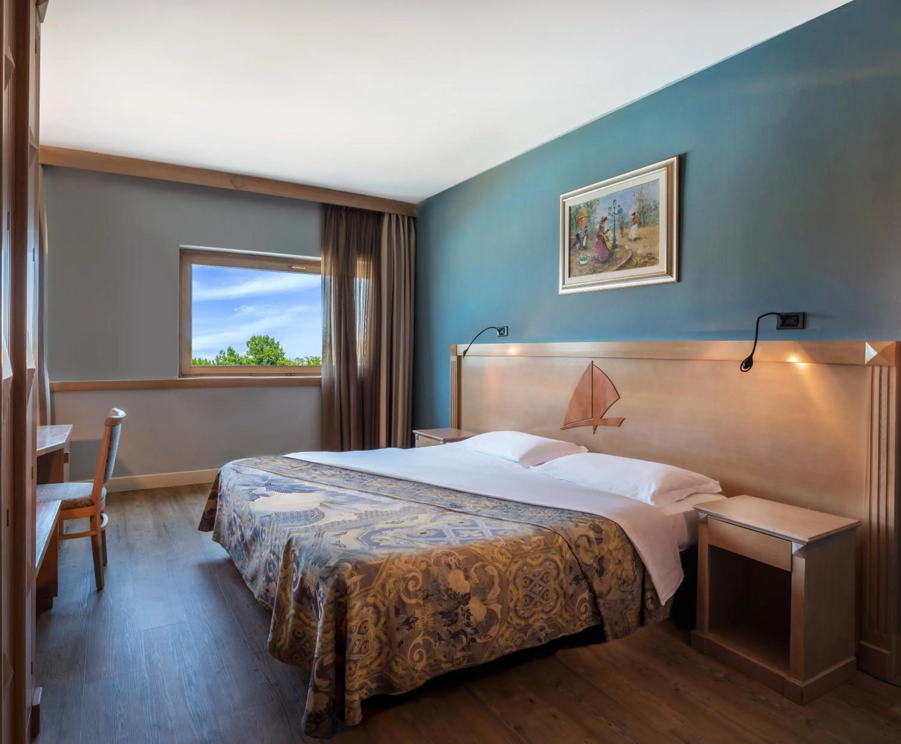 Photo of the whole room, Bed in Grand Hotel Continental