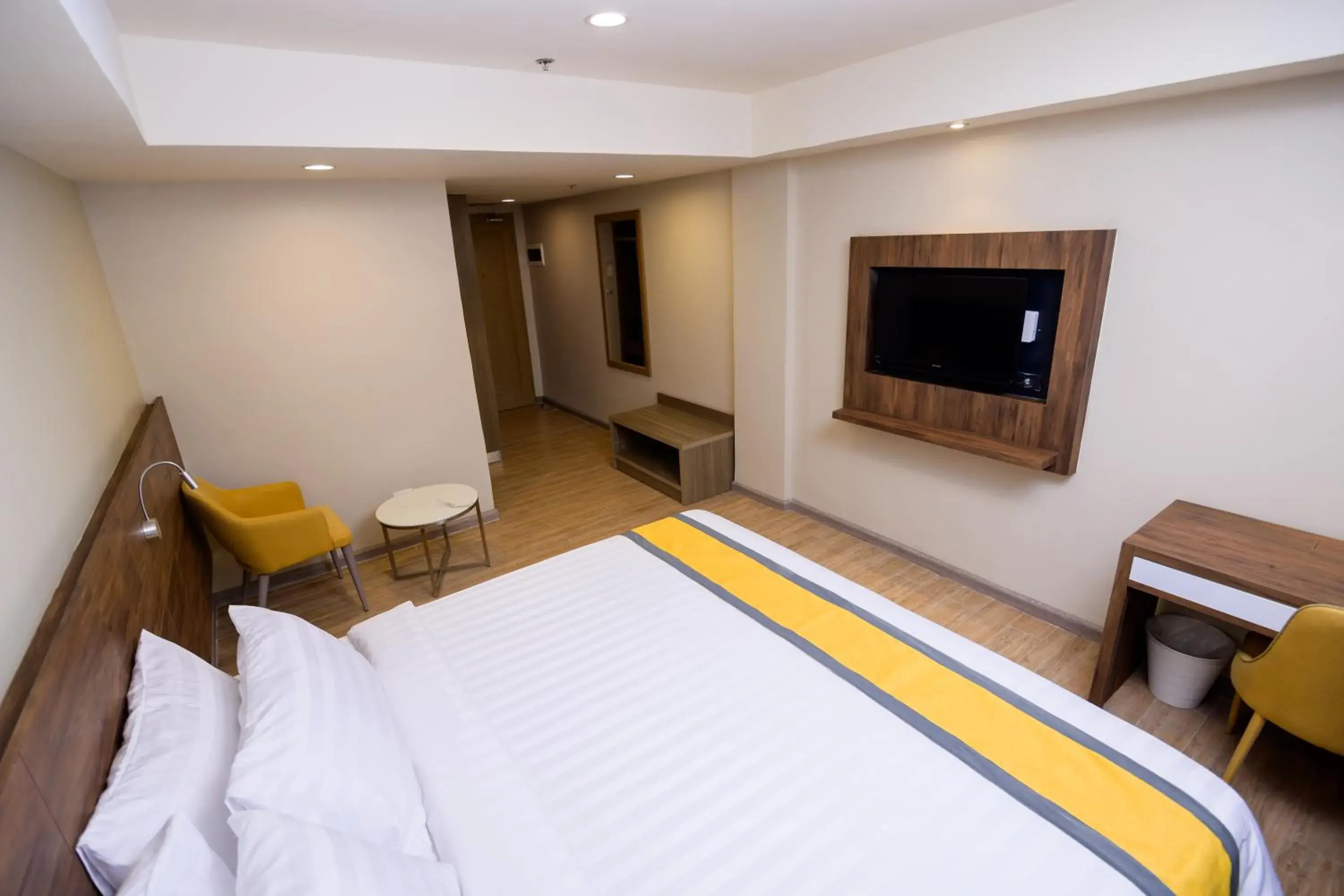 Bed in SureStay Plus by Best Western Cebu City