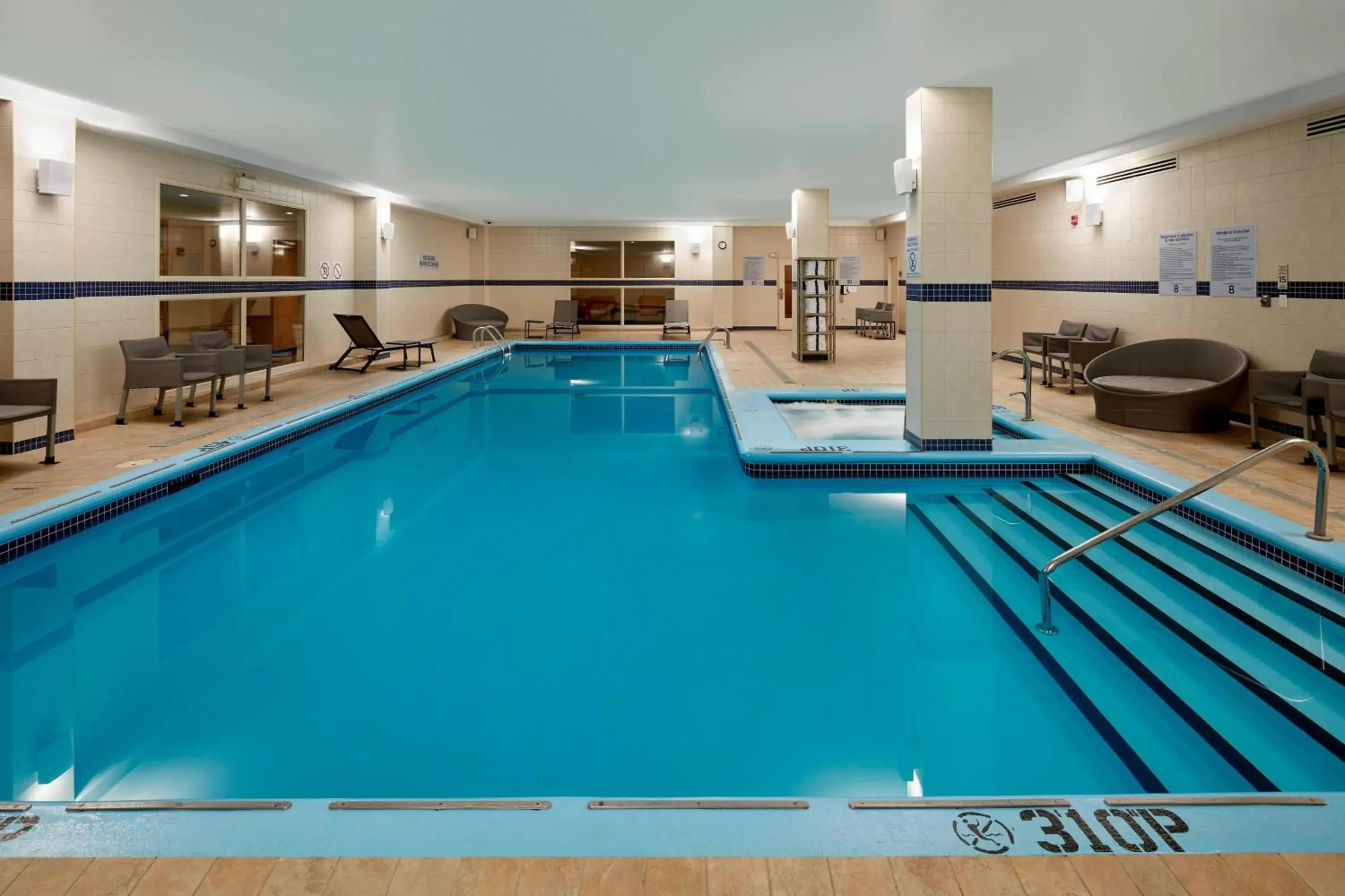 Swimming Pool in Courtyard by Marriott Montreal Airport