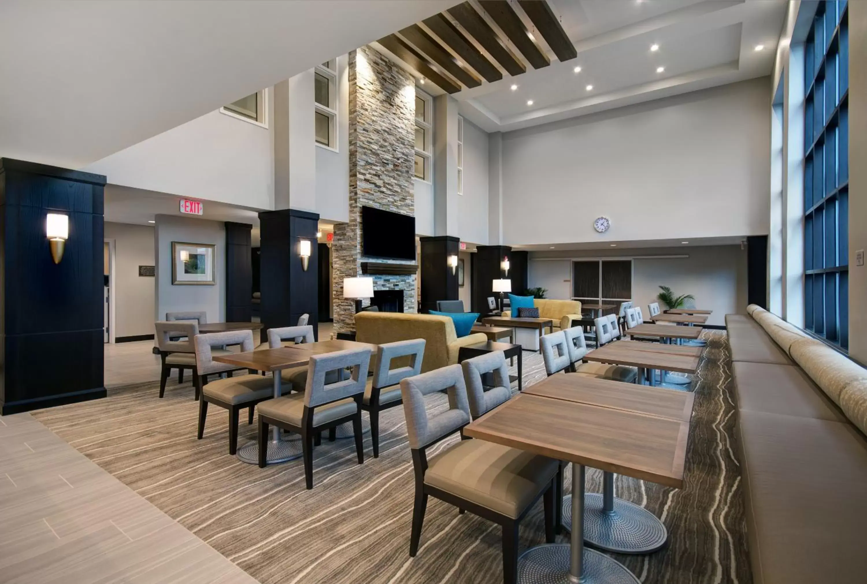 Lobby or reception, Restaurant/Places to Eat in Staybridge Suites - Sterling Heights -Detroit Area, an IHG Hotel