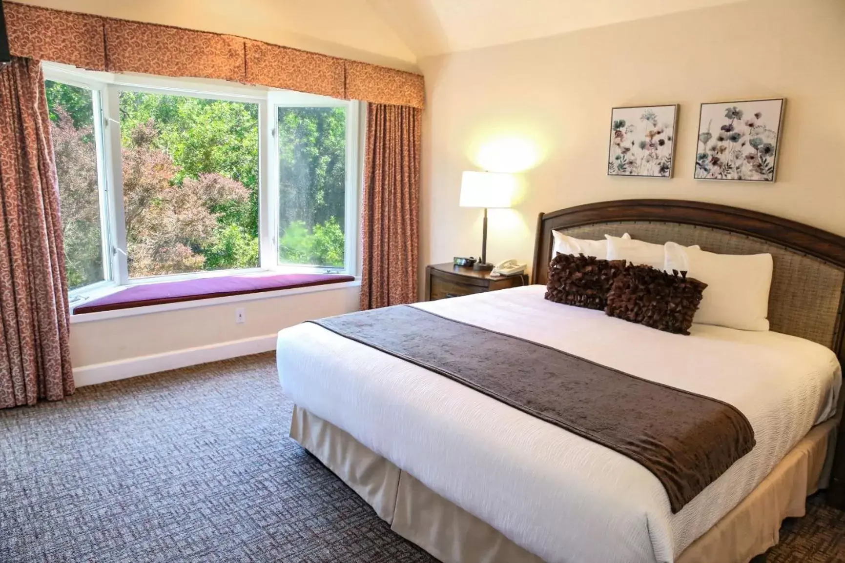 Bedroom, Bed in Bluebird Inn Bedroom, Bed in Bluebird Inn