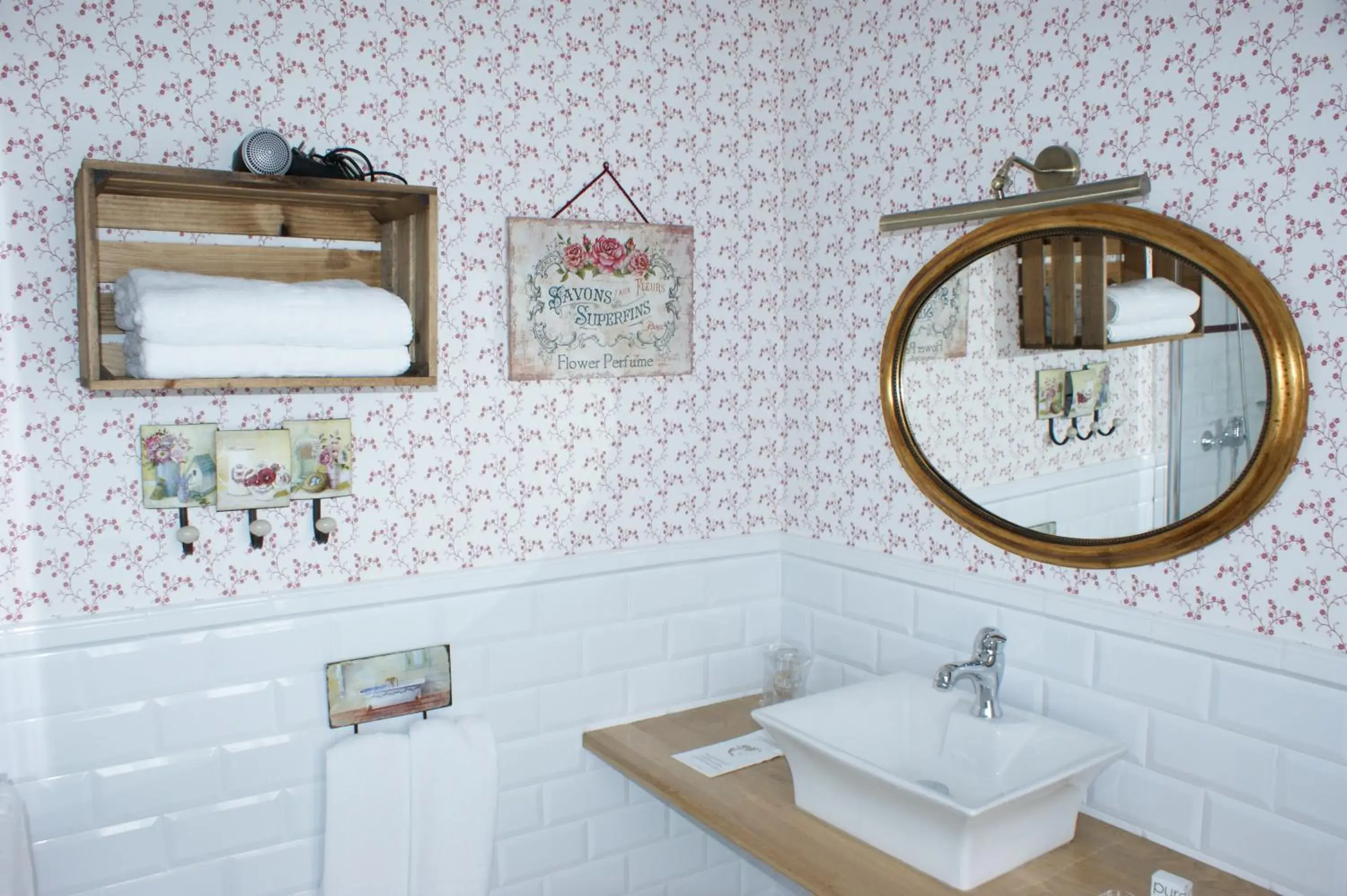 Bathroom in Hotel Colonial de Santillana