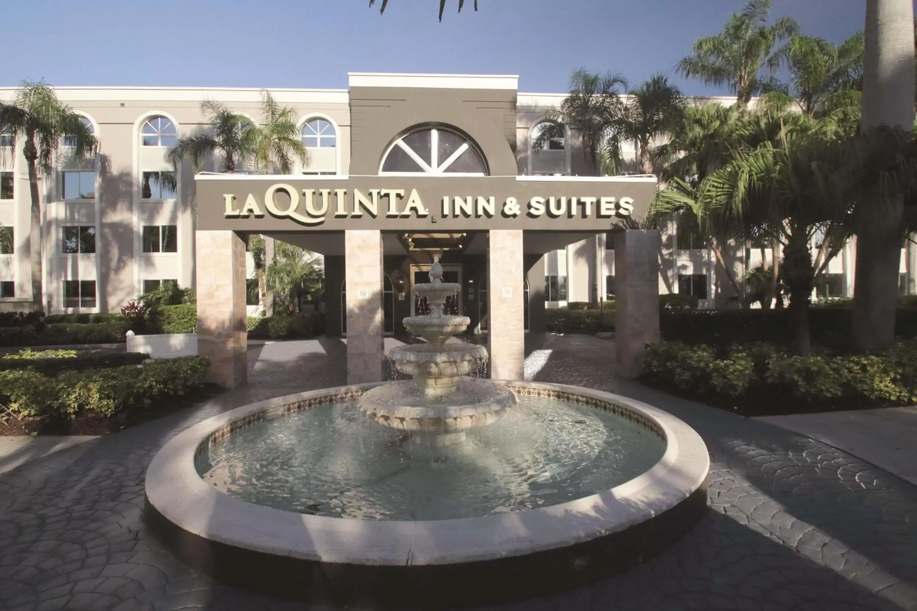 Property building, Swimming Pool in La Quinta by Wyndham Coral Springs South