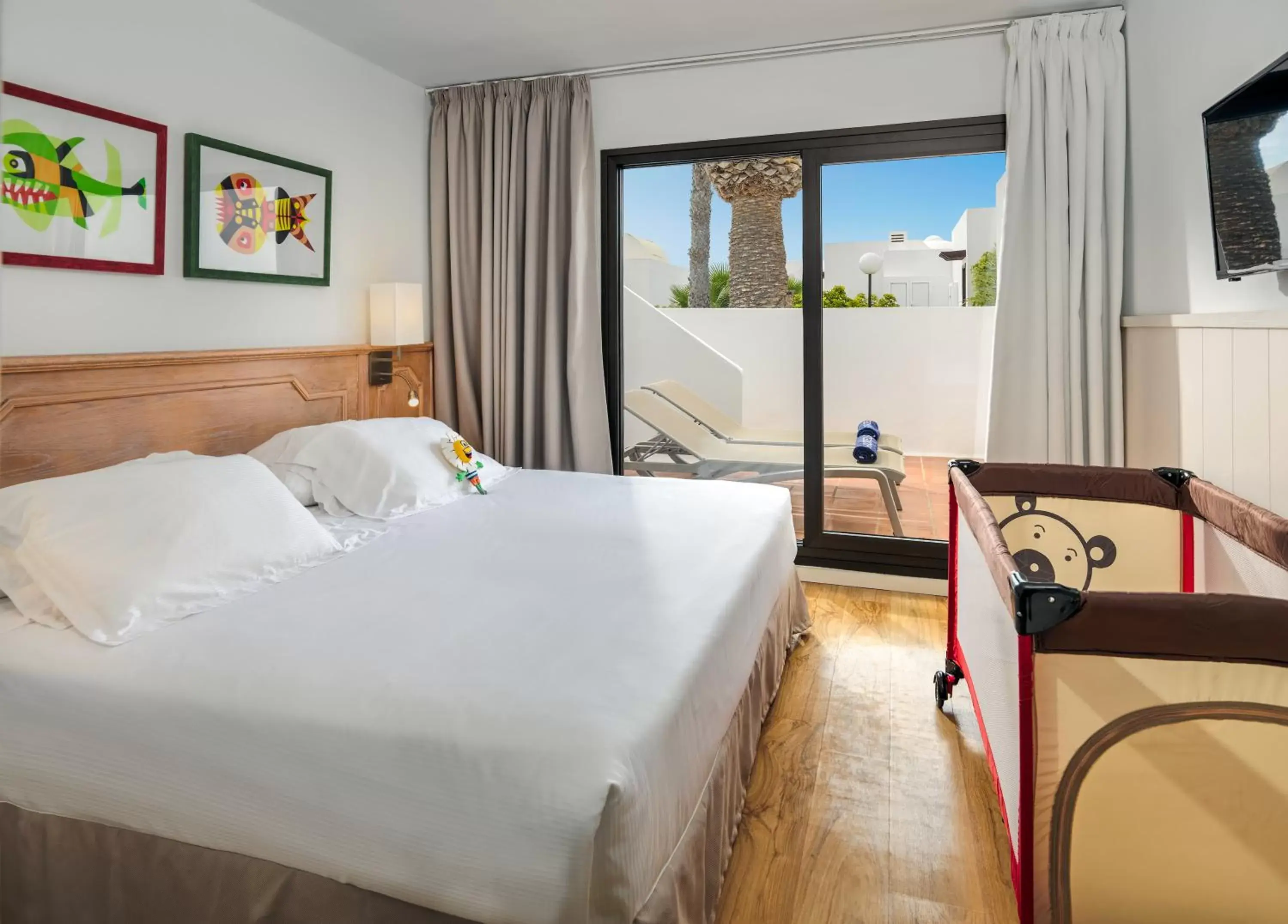 Bedroom, Bed in H10 Suites Lanzarote Gardens