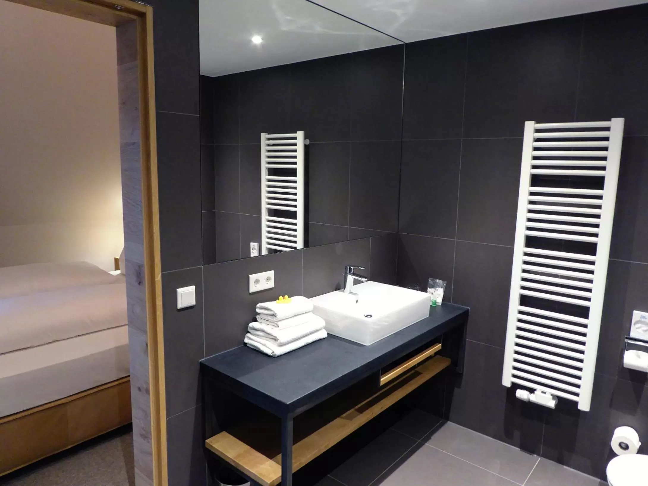 Bathroom, Bed in Berghotel Sammüller