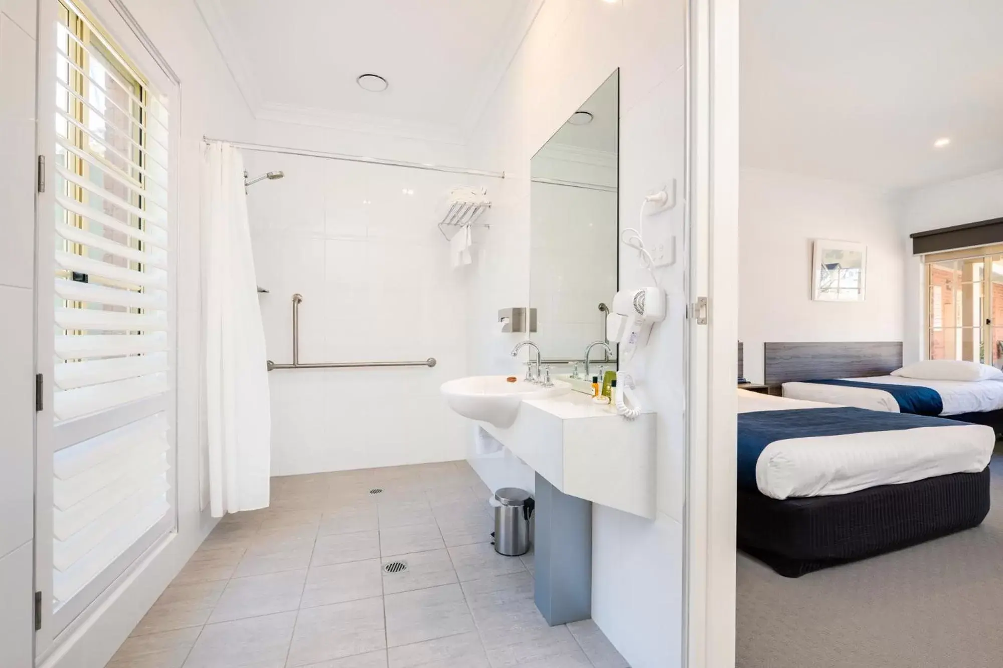 Shower, Bathroom in Commercial Golf Resort