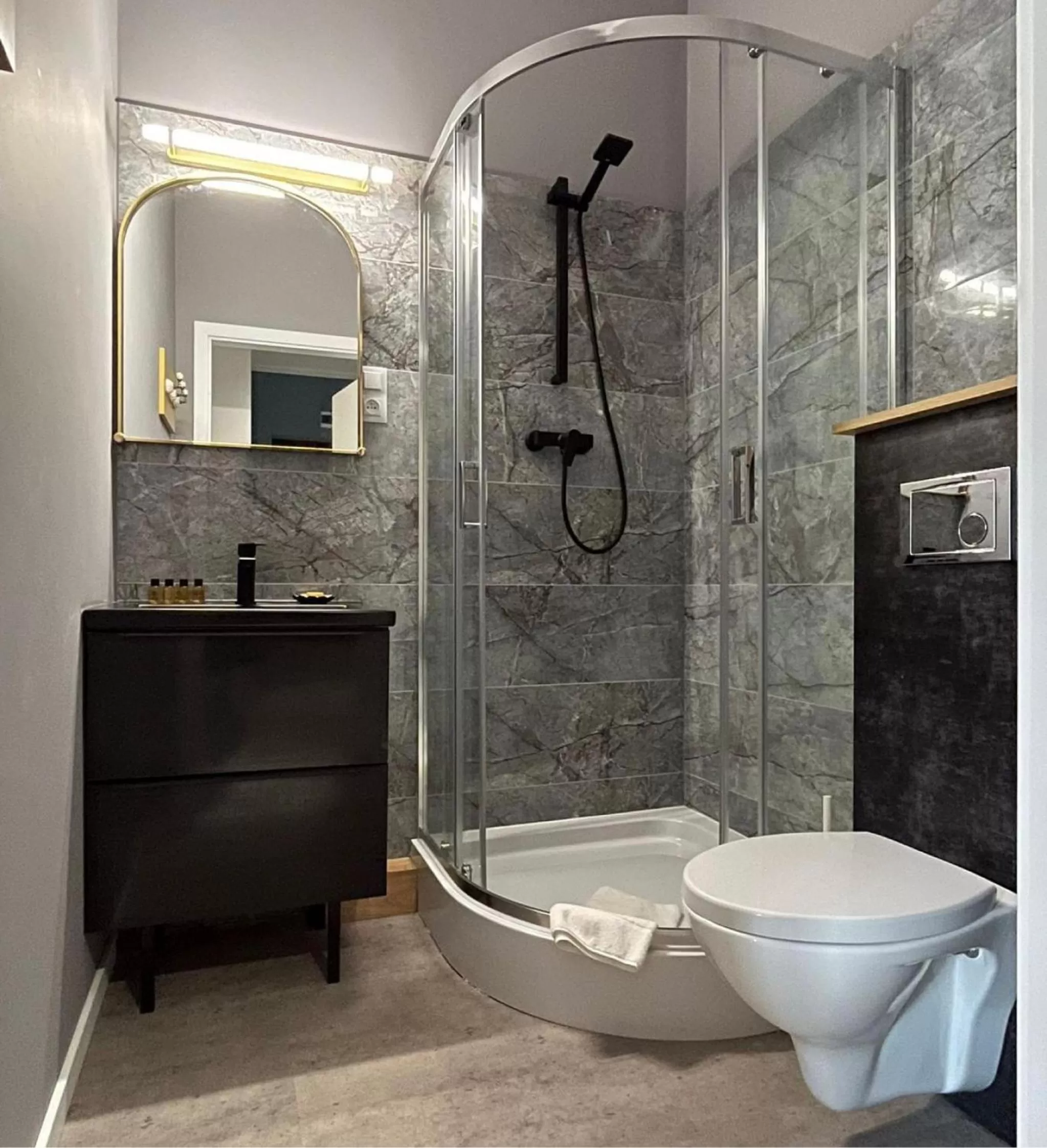 Shower in Apartamenty Piotrkowska 28 by Good Time