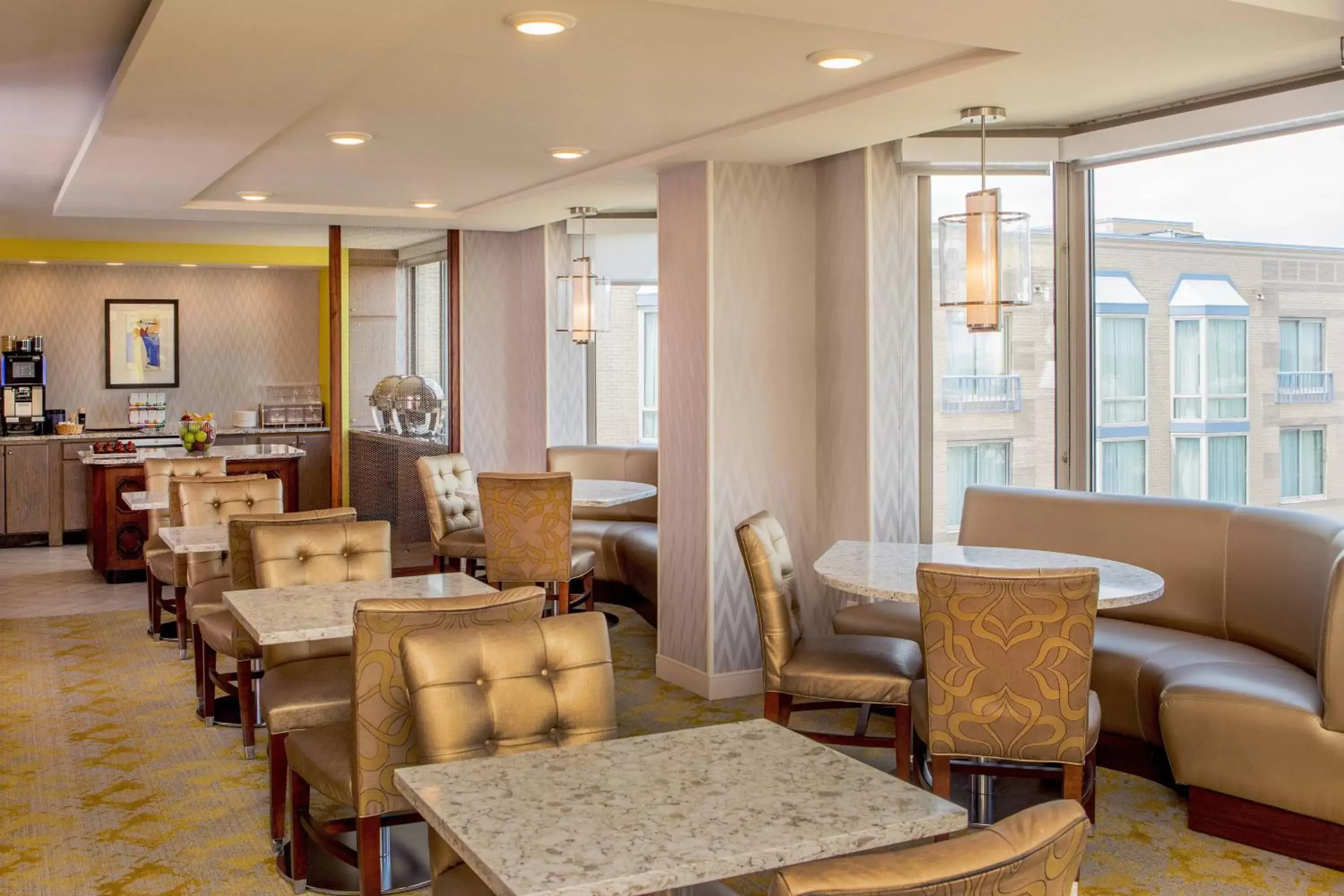 Lounge or bar, Restaurant/Places to Eat in Sheraton Suites Chicago Elk Grove